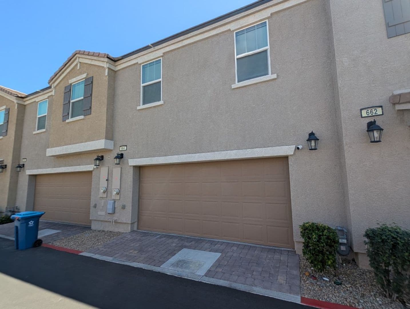 HENDERSON House: 664 VETIVER LN