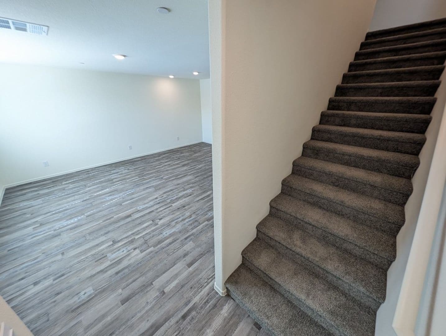 NORTH LAS VEGAS House: 6153 ASTER GARDEN ST