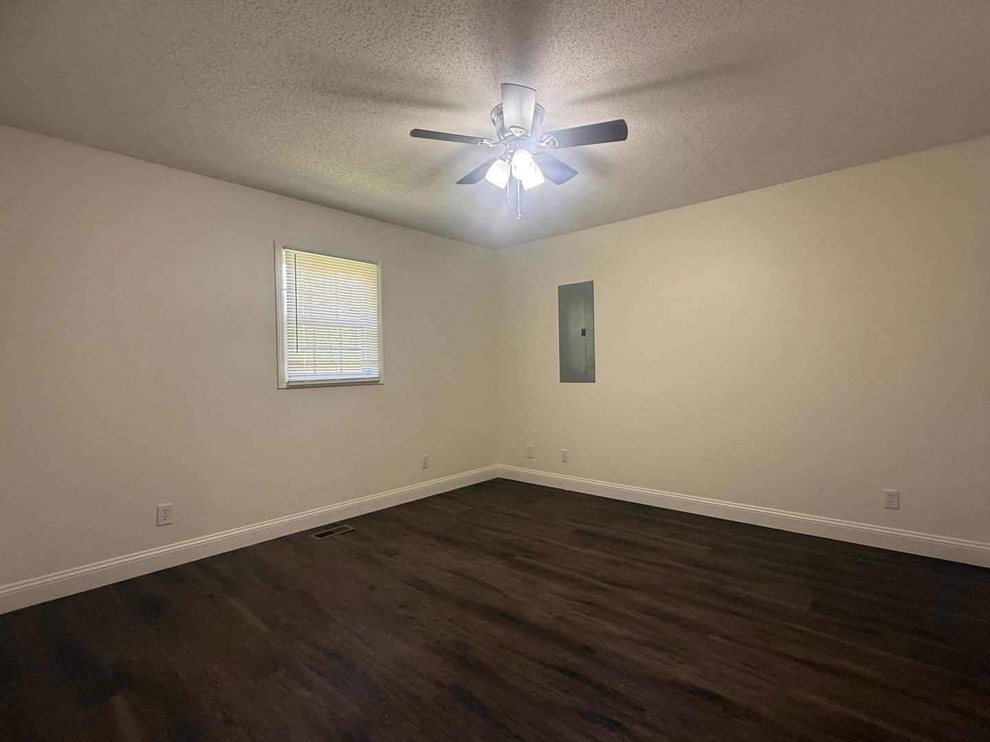 Elizabethton Apartment: 1541 Southside Rd