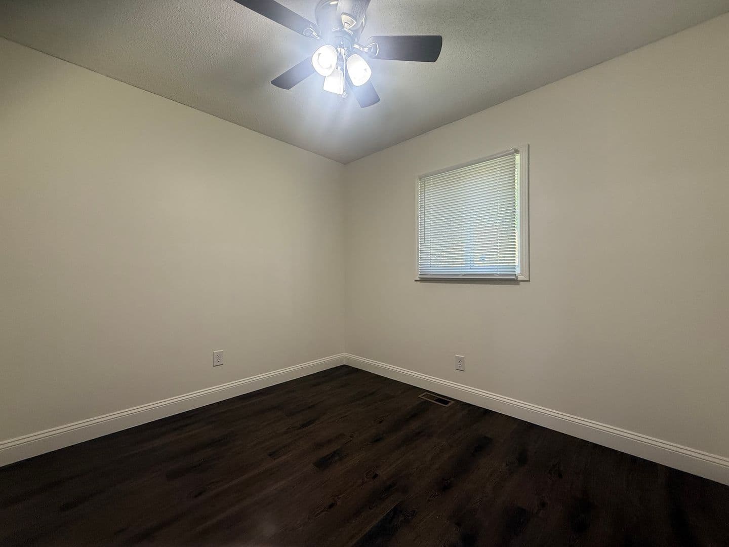 Elizabethton Apartment: 1541 Southside Rd