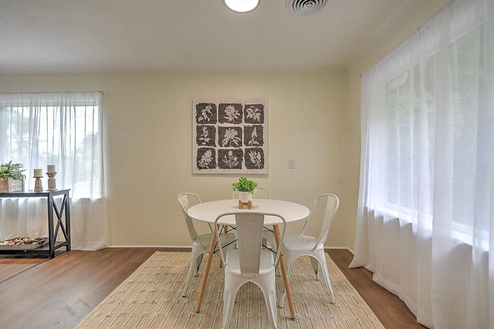 Bristol House: 310 Knob Hill Dr