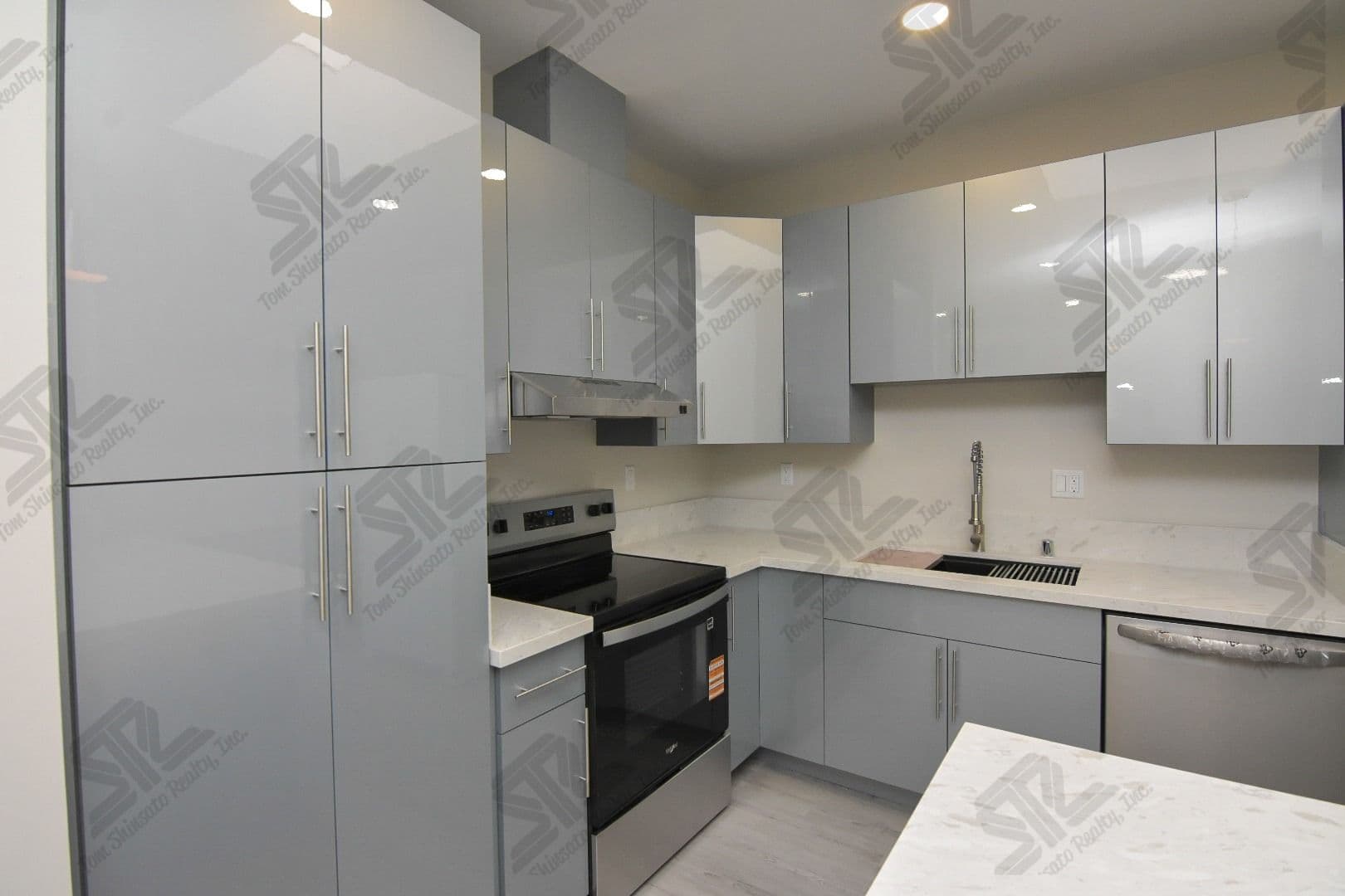 Honolulu Apartment: 940 Hausten St.,