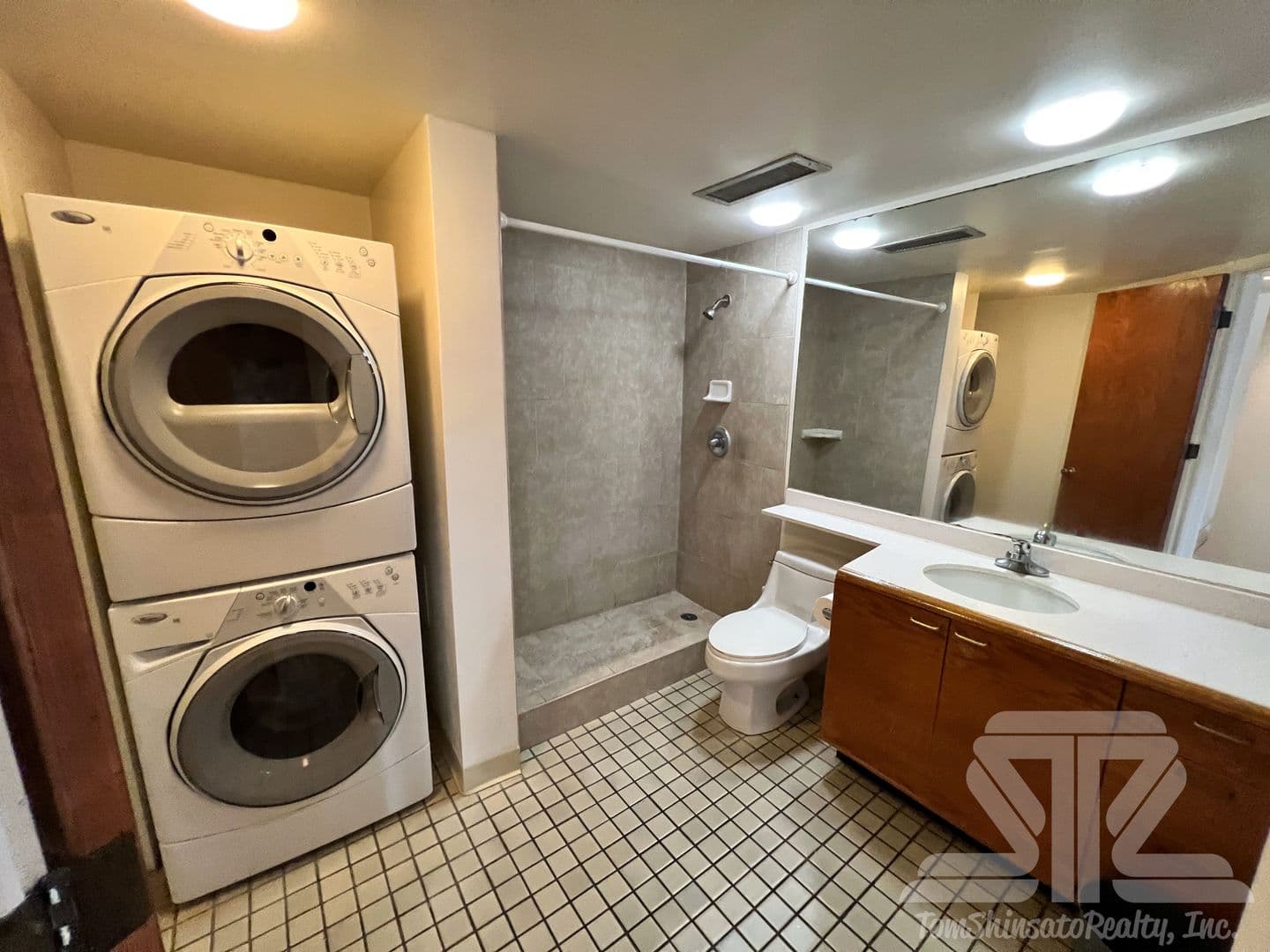 Honolulu House: 60 N. Beretania St. #2604