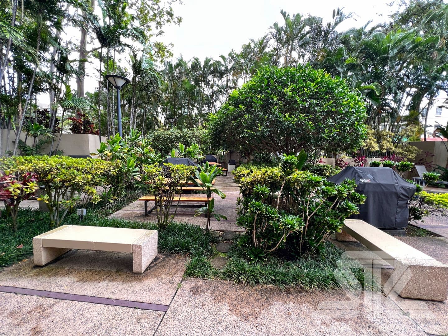 Honolulu House: 60 N. Beretania St. #2604
