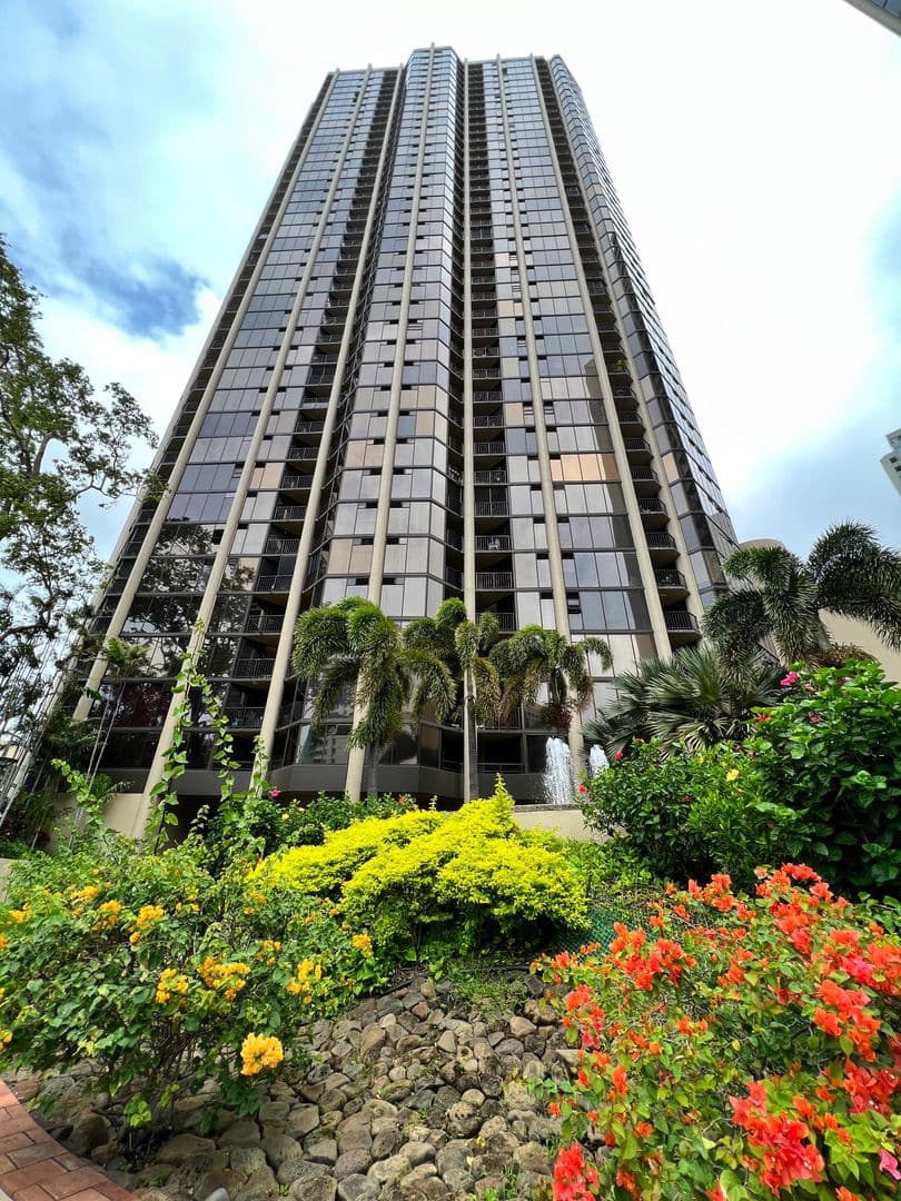 Honolulu House: 60 N. Beretania St. #2604