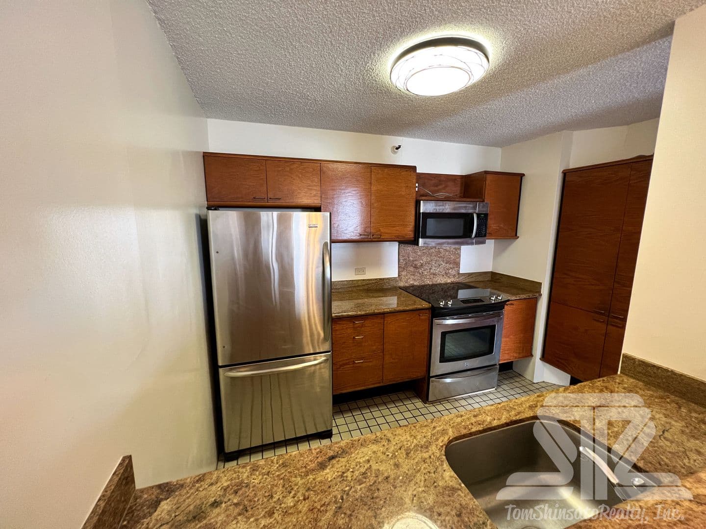 Honolulu House: 60 N. Beretania St. #2604
