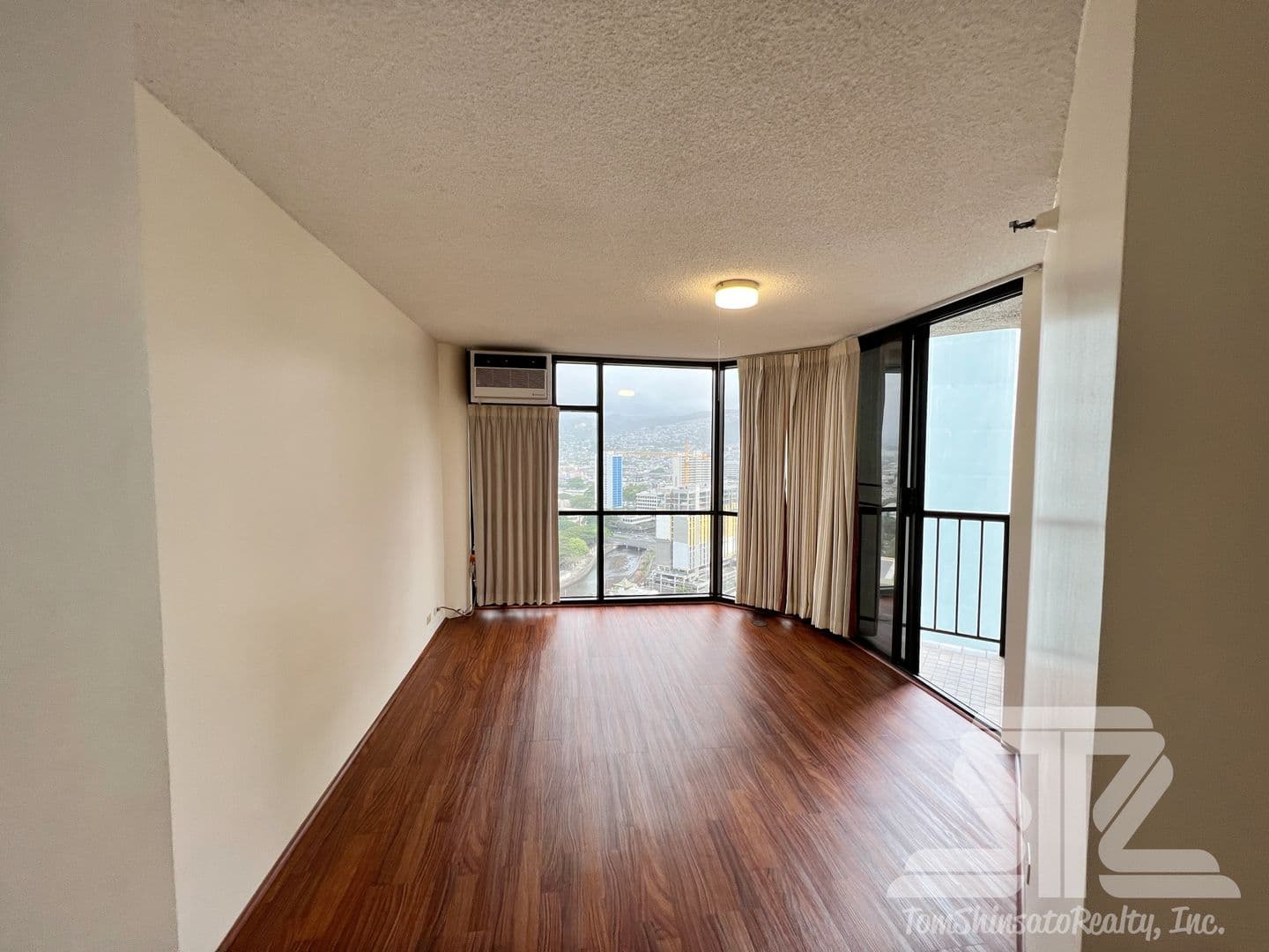 Honolulu House: 60 N. Beretania St. #2604