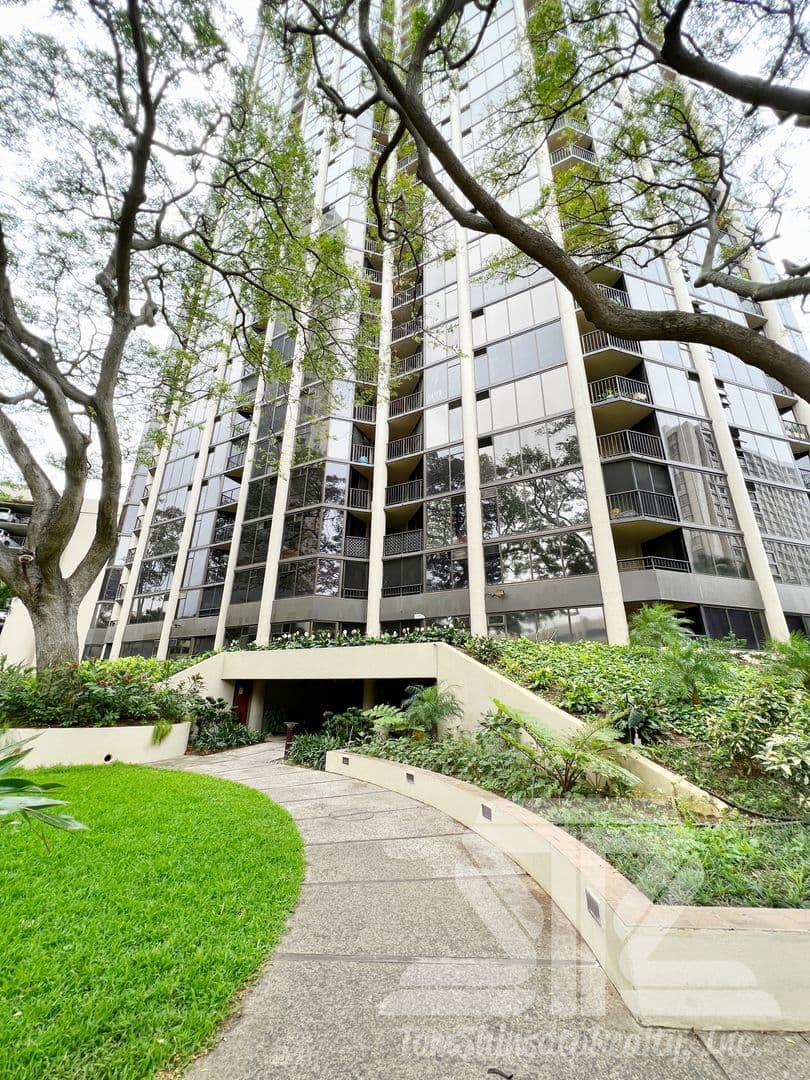 Honolulu House: 60 N. Beretania St. #2604
