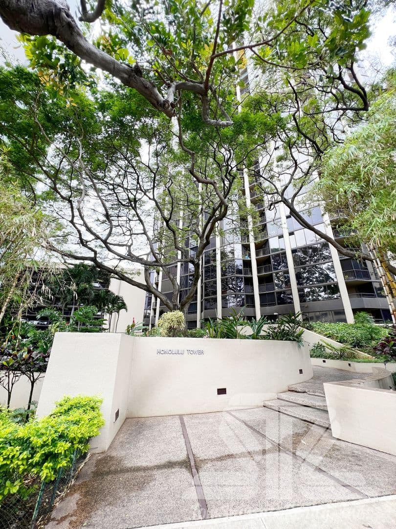 Honolulu House: 60 N. Beretania St. #2604