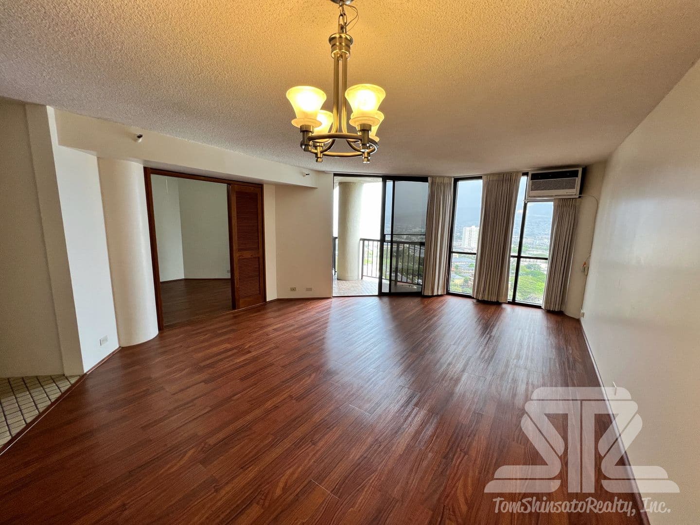 Honolulu House: 60 N. Beretania St. #2604