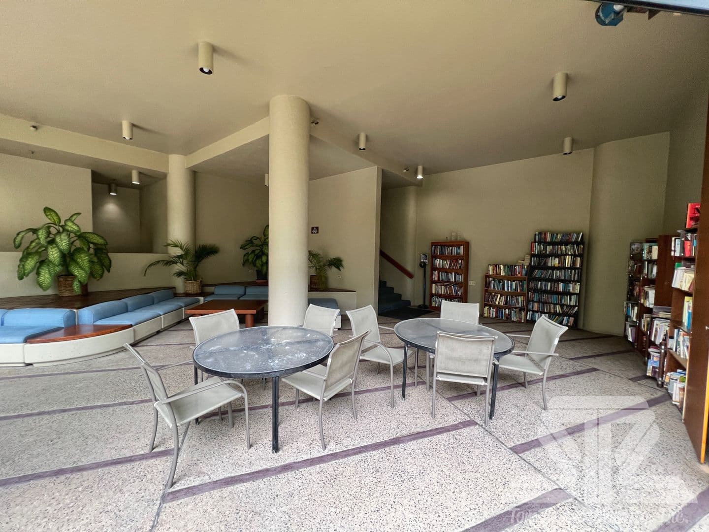 Honolulu House: 60 N. Beretania St. #2604