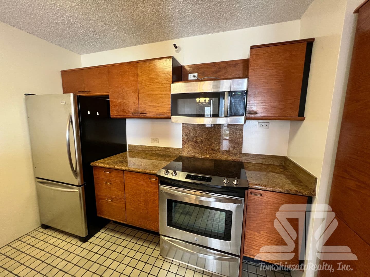 Honolulu House: 60 N. Beretania St. #2604