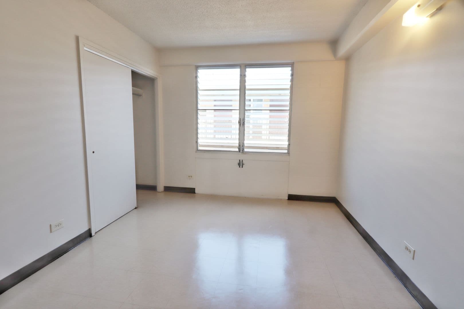 Waipahu Apartment: 94-104 Pupuole Place