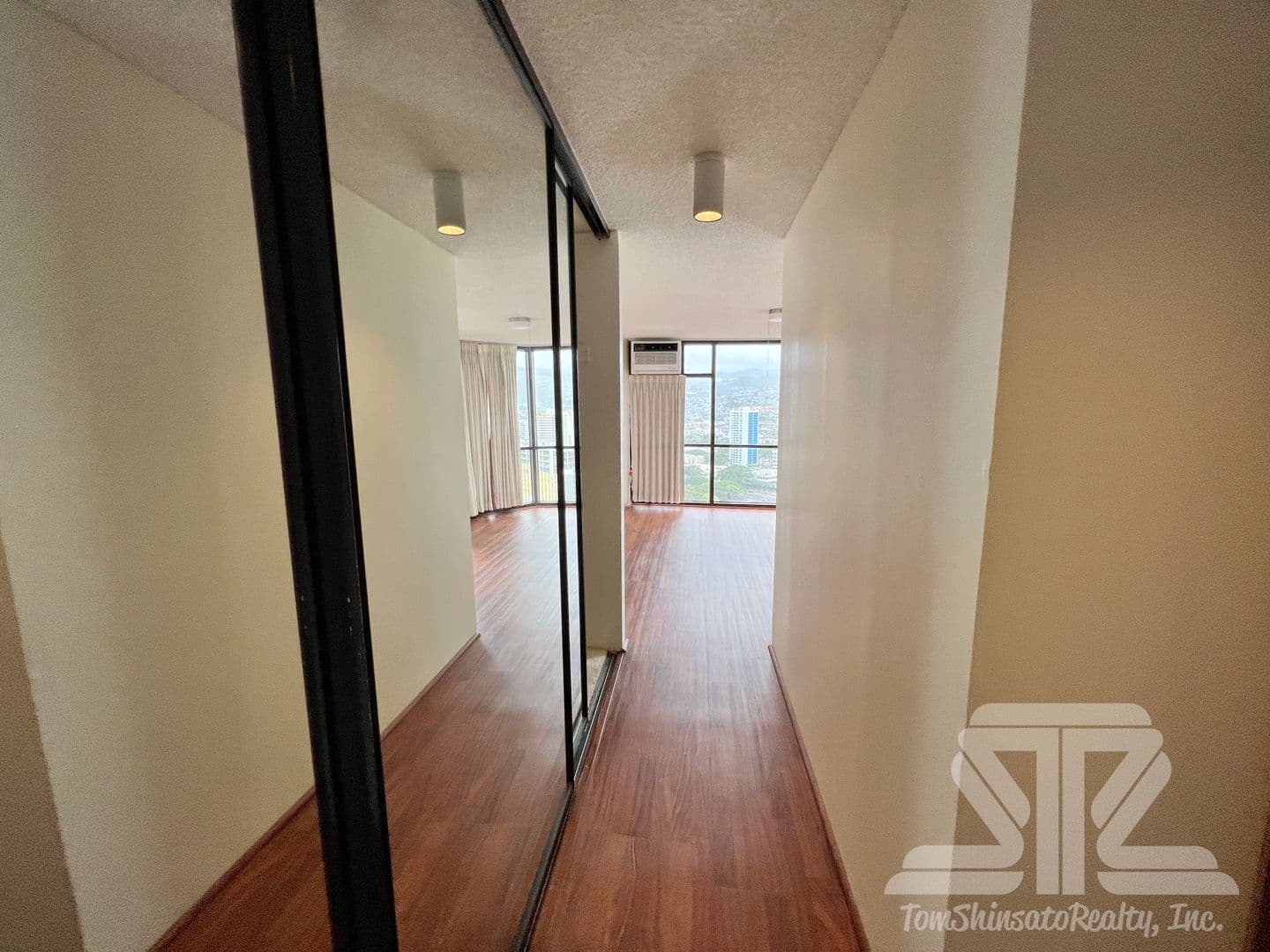 Honolulu House: 60 N. Beretania St. #2604