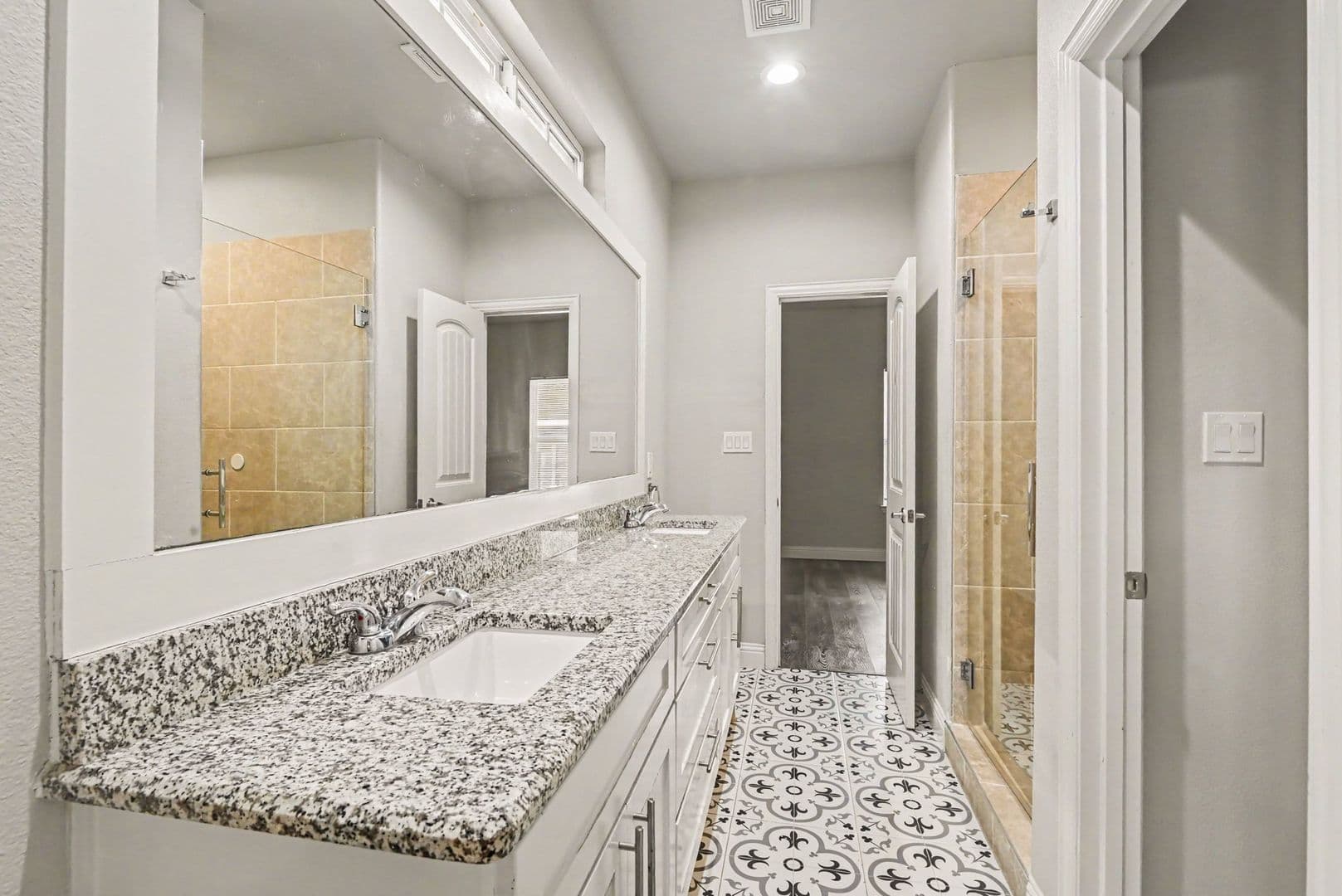 Fort Worth House: 1306 Orange Ave