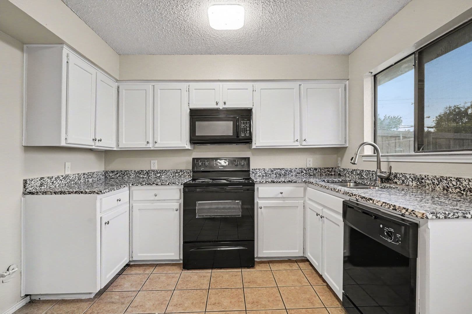 Haltom City House: 3301 Aurora Street