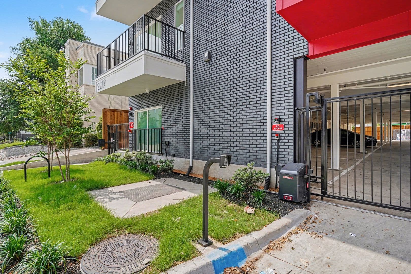 Dallas House: 2217 N Fitzhugh Avenue #301