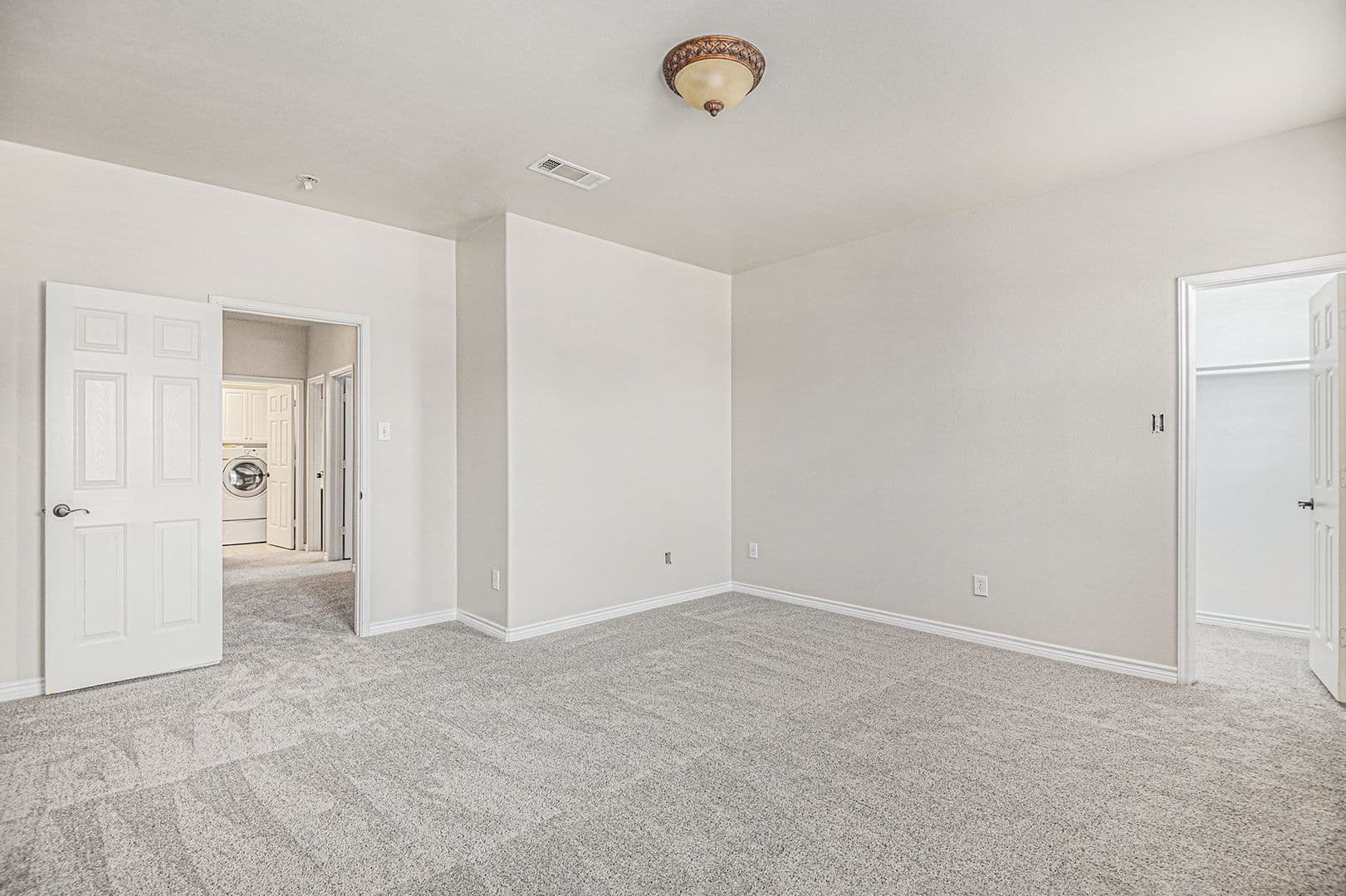 Euless House: 605 Port Royale Way