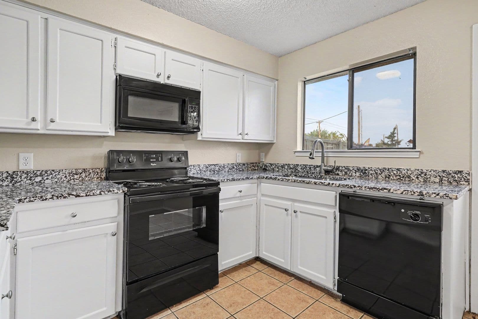 Haltom City House: 3301 Aurora Street