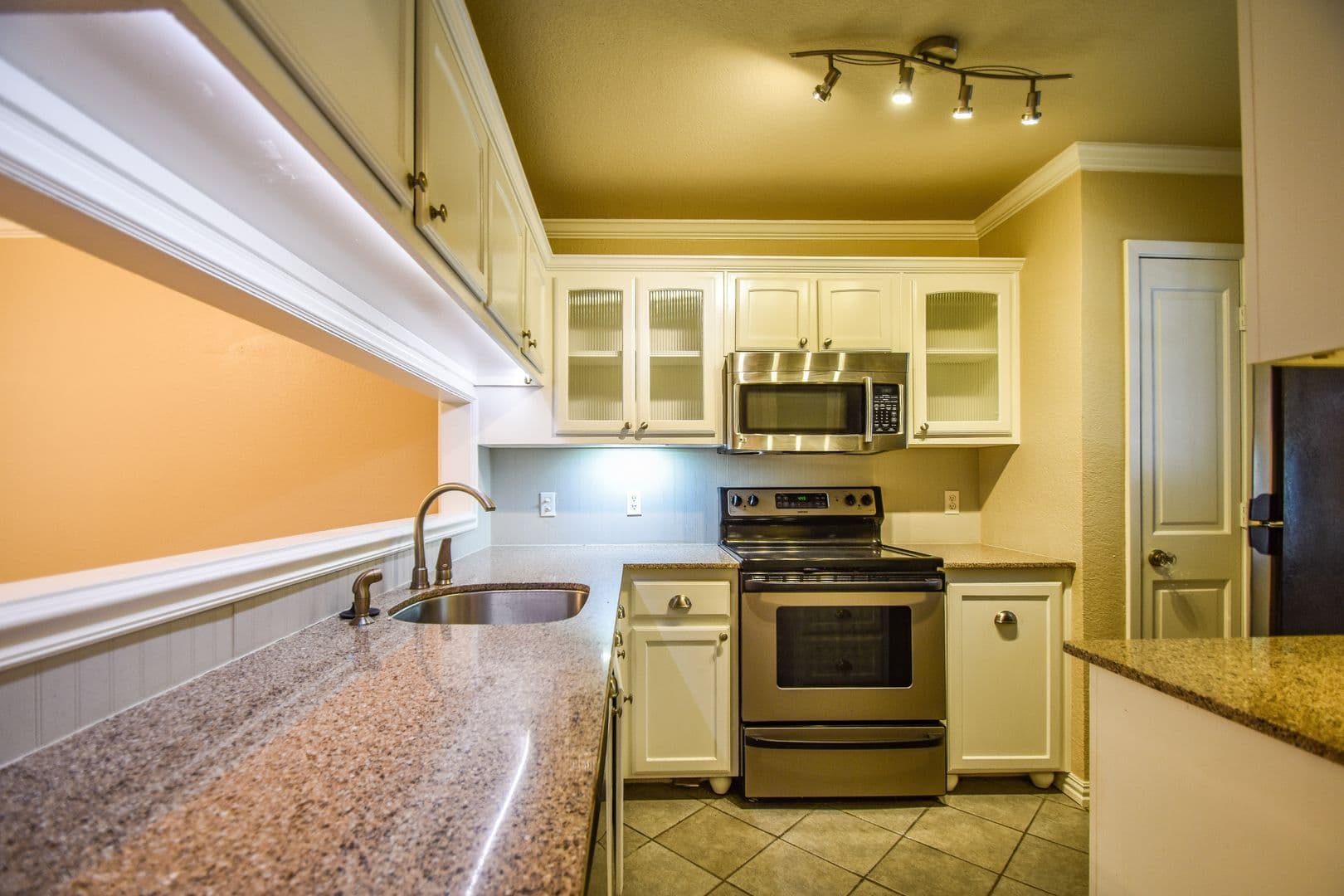 Euless House: 87 Winchester Drive
