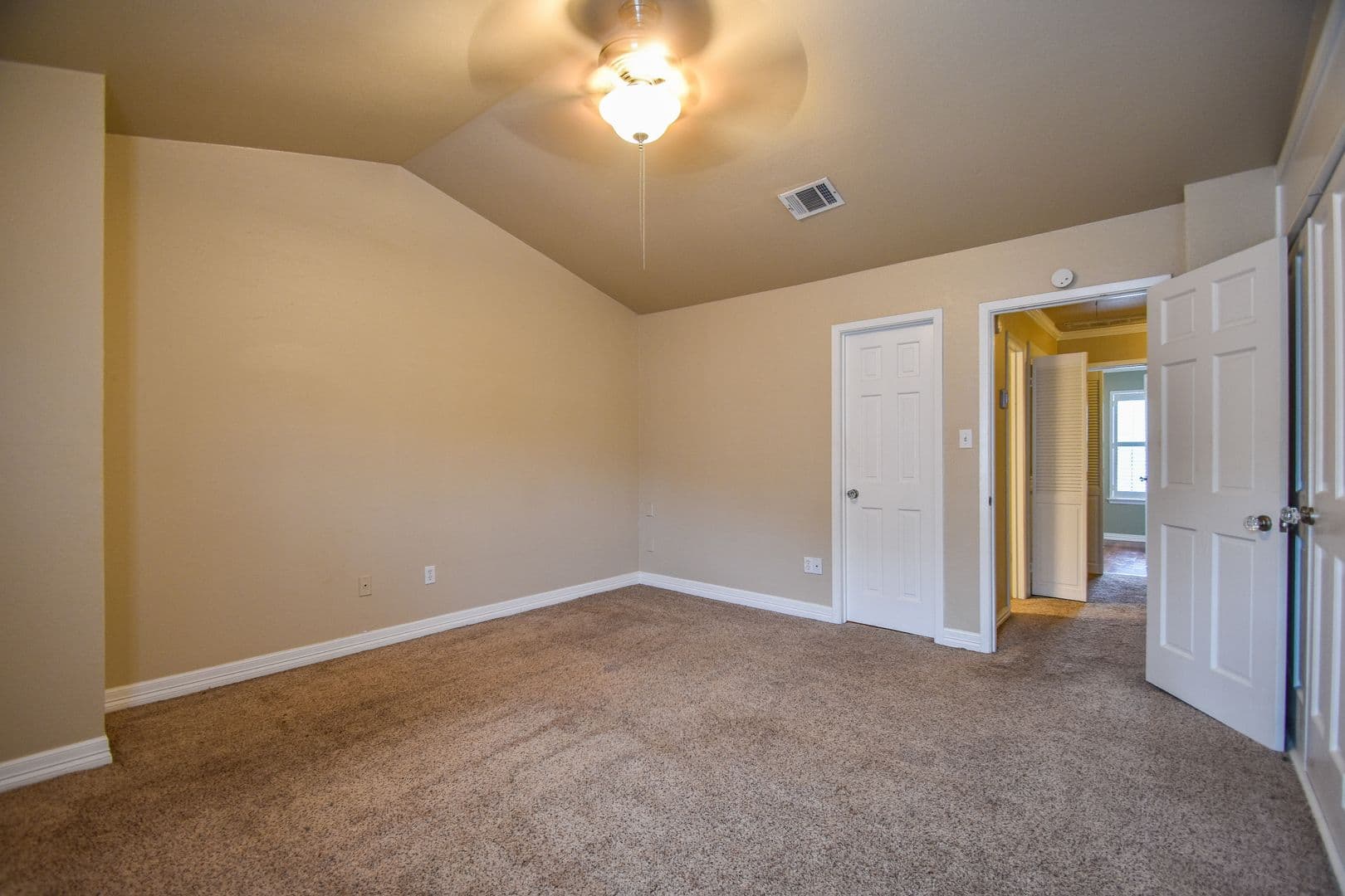 Euless House: 87 Winchester Drive