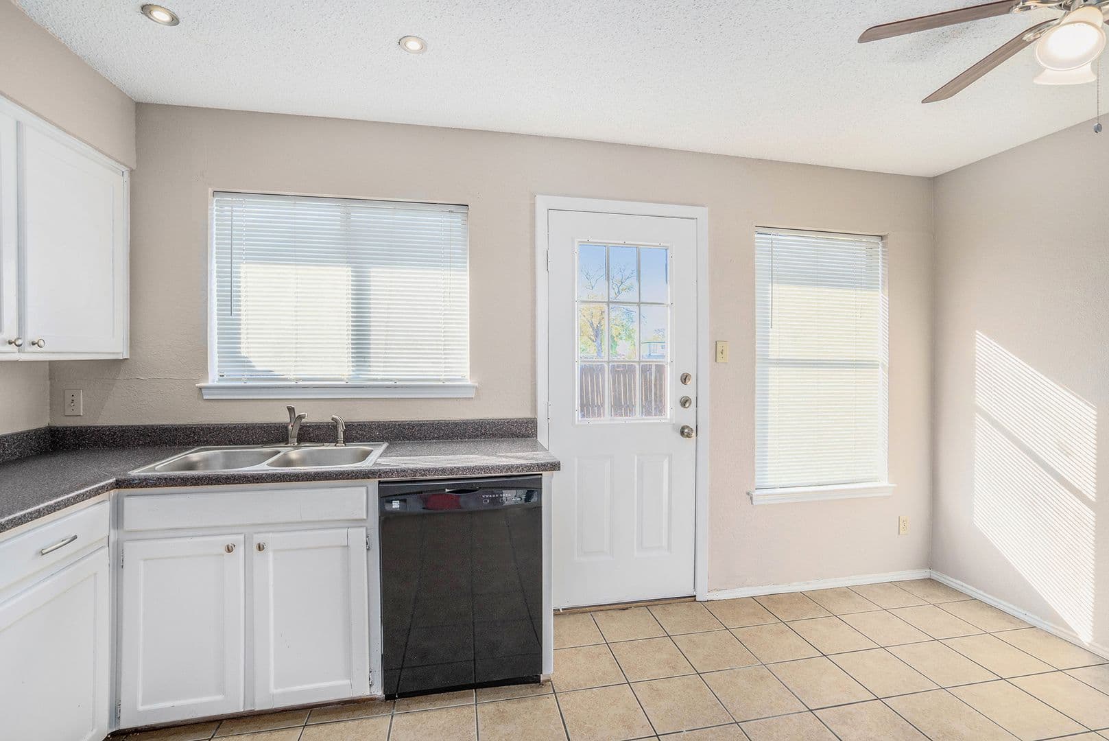 Haltom City House: 3301 Aurora Street