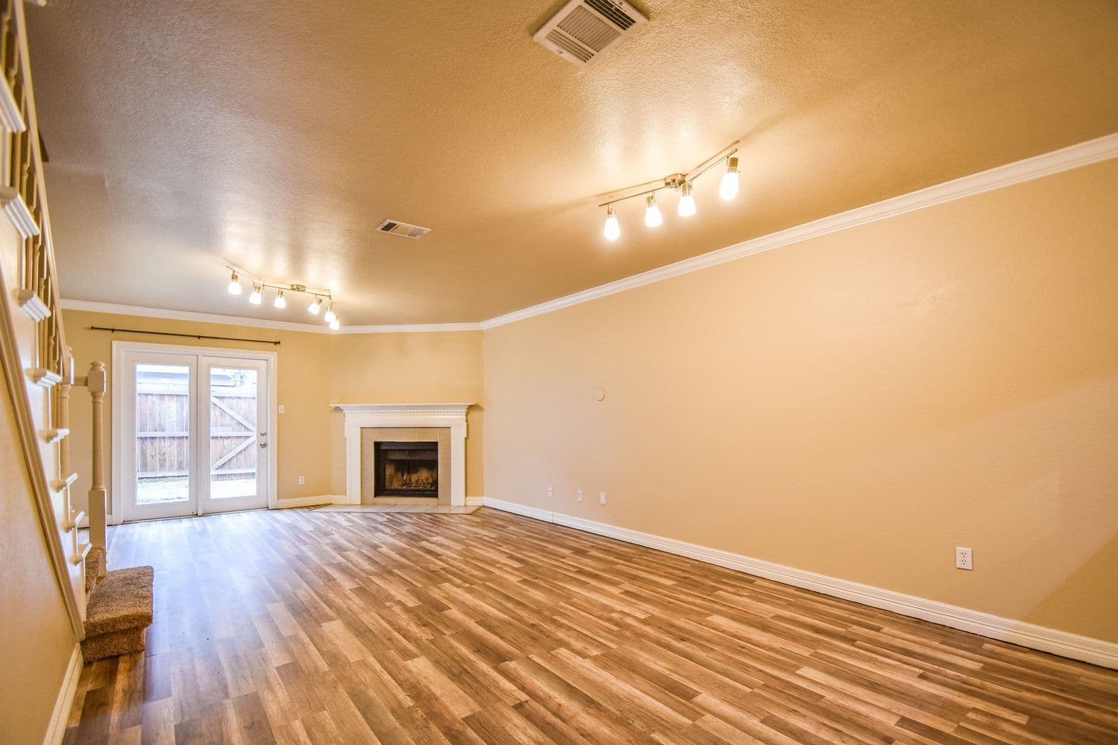 Euless House: 87 Winchester Drive