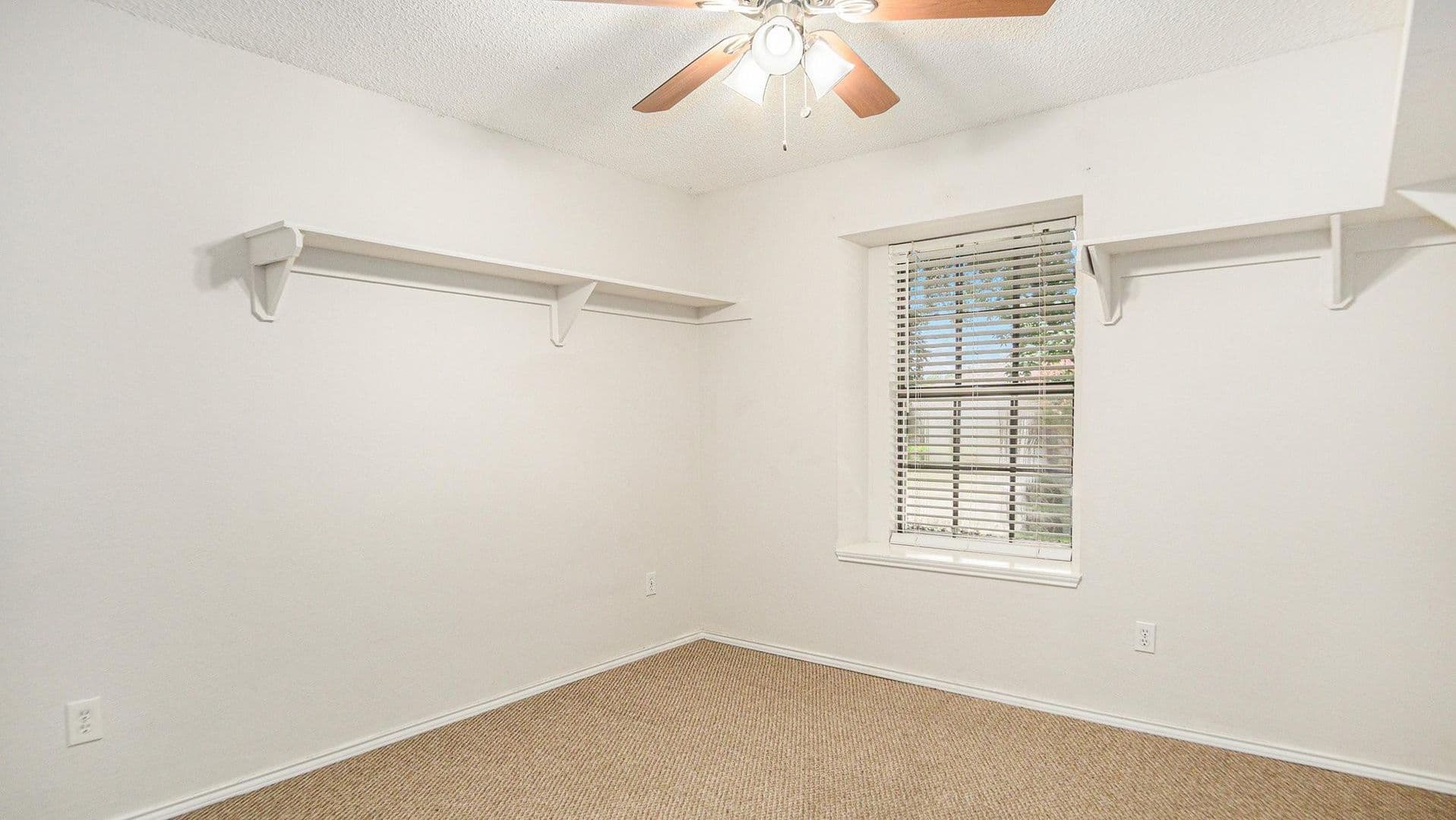 Fort Worth House: 6908 Bentley Ave