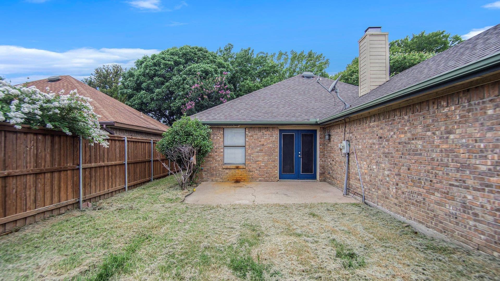 Fort Worth House: 6908 Bentley Ave