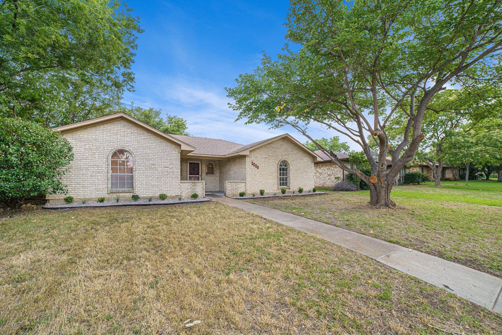 Lewisville House: 1608 San Antone Lane
