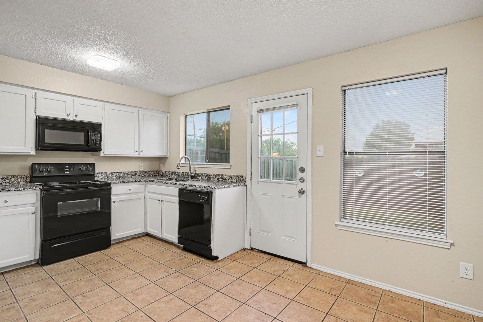 Haltom City House: 3301 Aurora Street