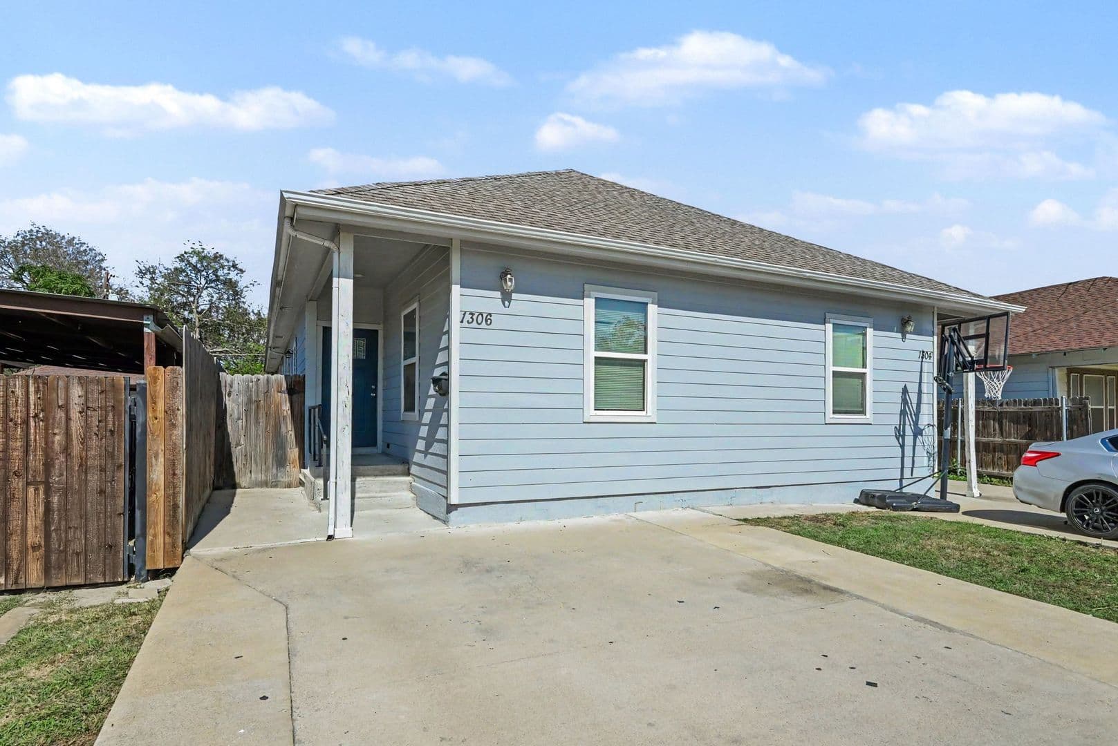 Fort Worth House: 1306 Orange Ave