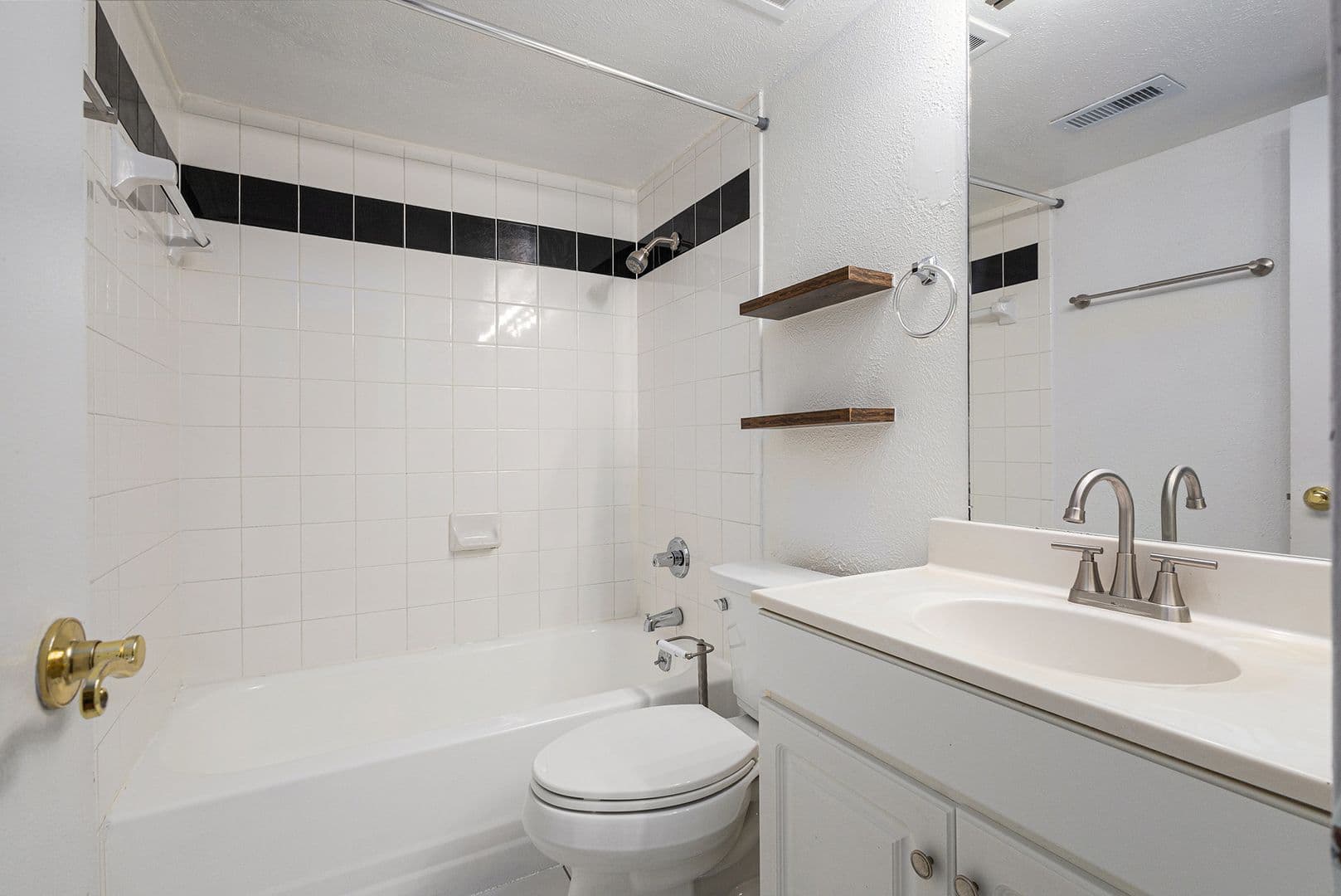 Dallas House: 12806 Midway Rd #2029