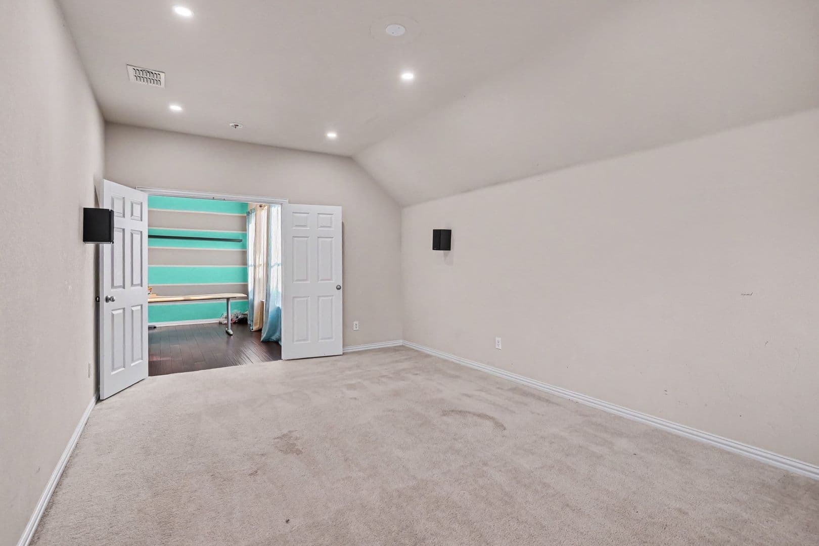 Irving House: 1344 Valley Vista Dr