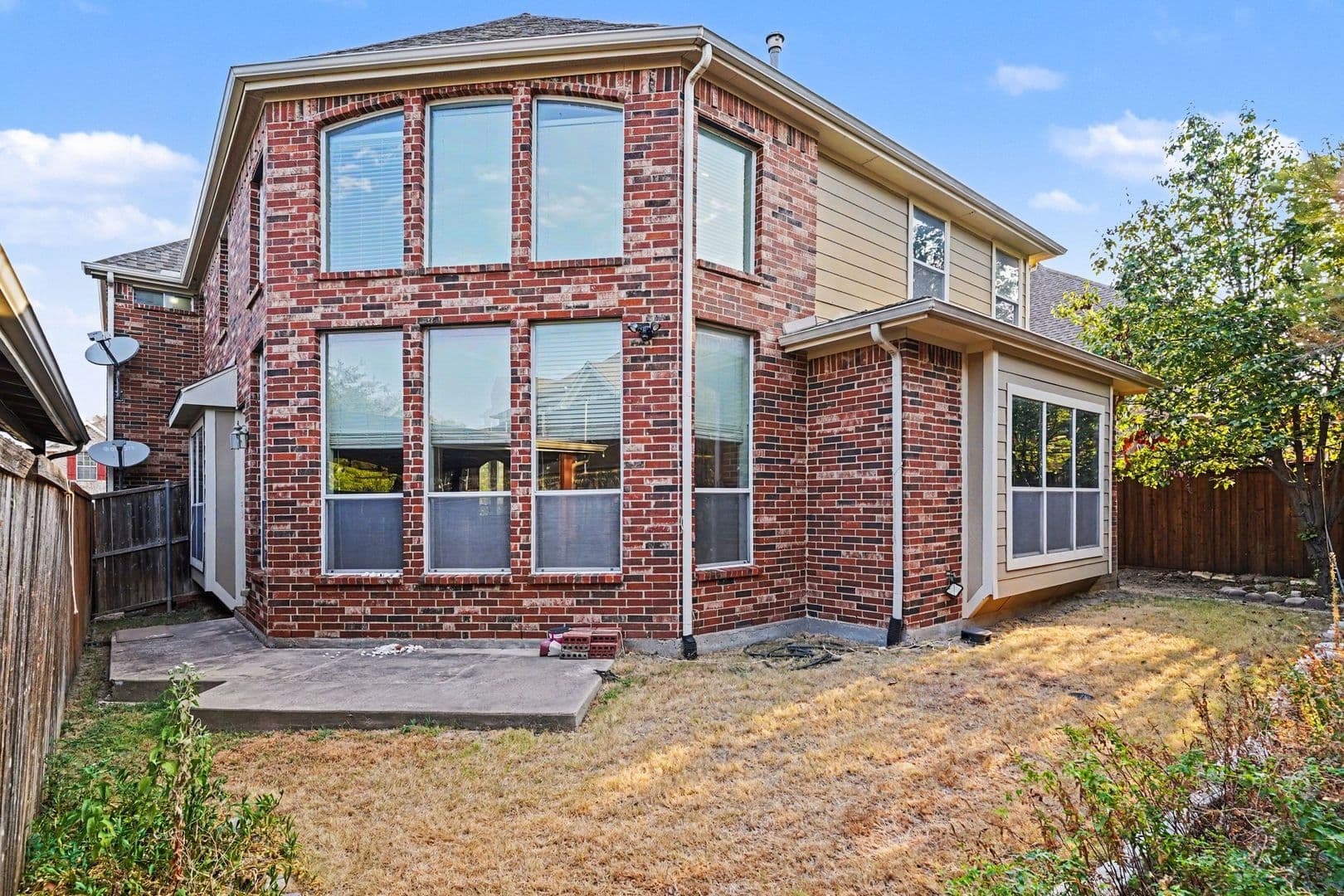 Irving House: 1344 Valley Vista Dr