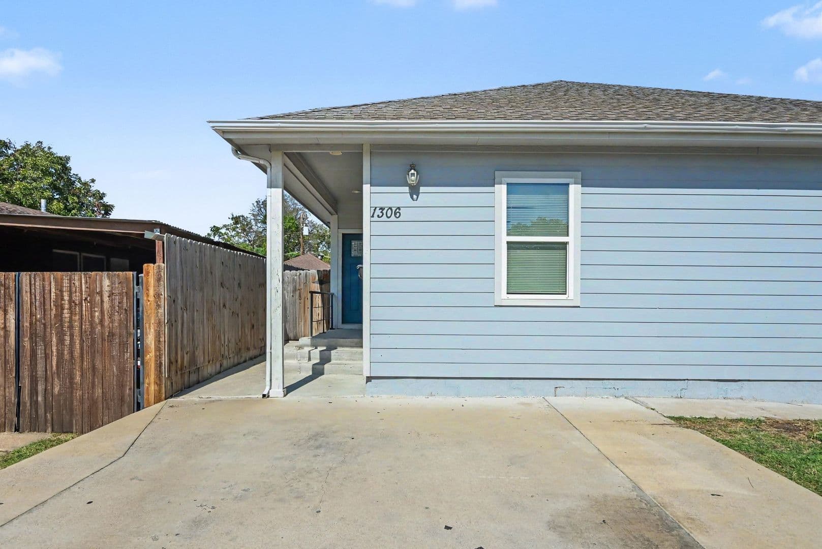 Fort Worth House: 1306 Orange Ave