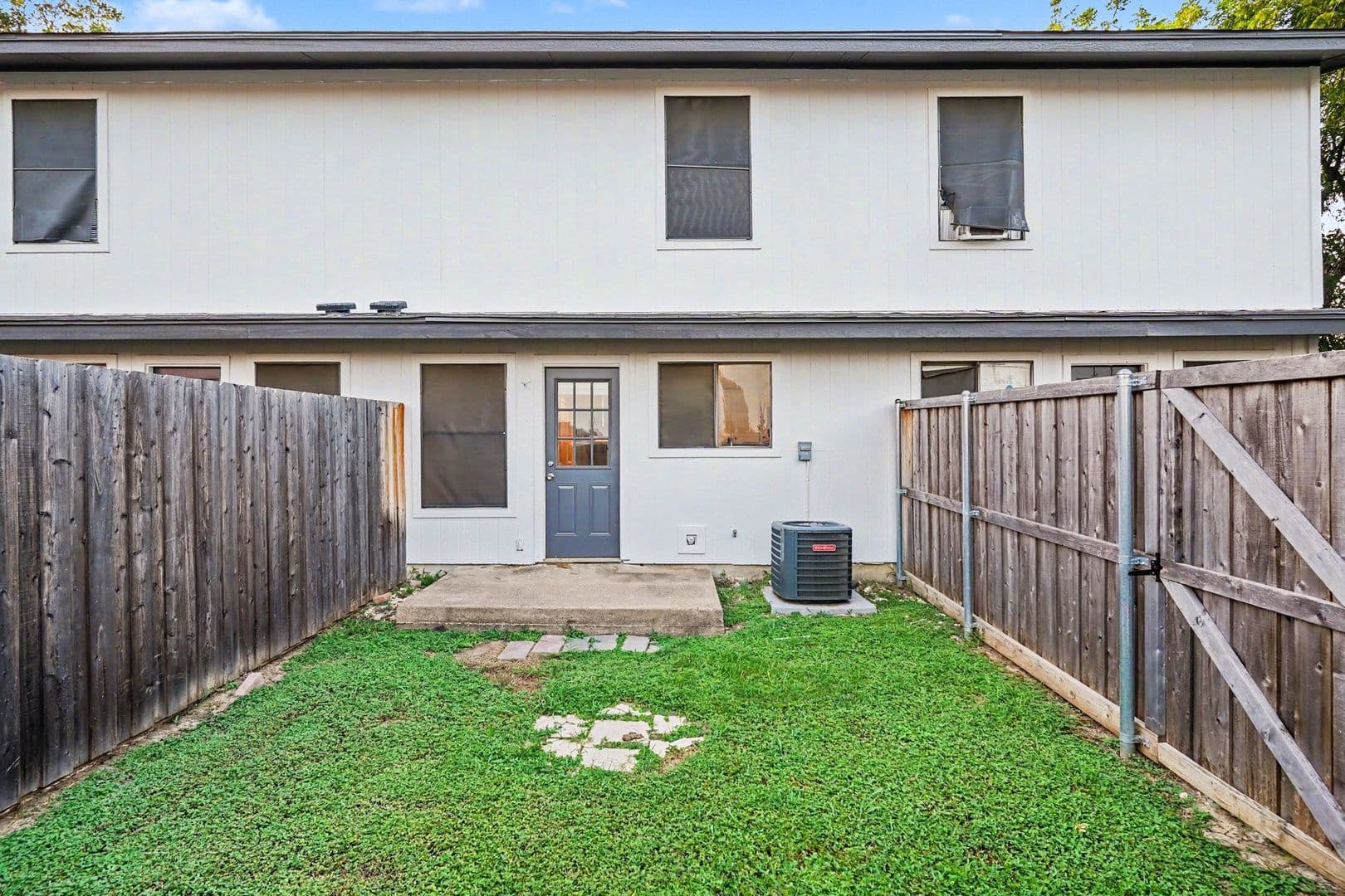 Haltom City House: 3301 Aurora Street