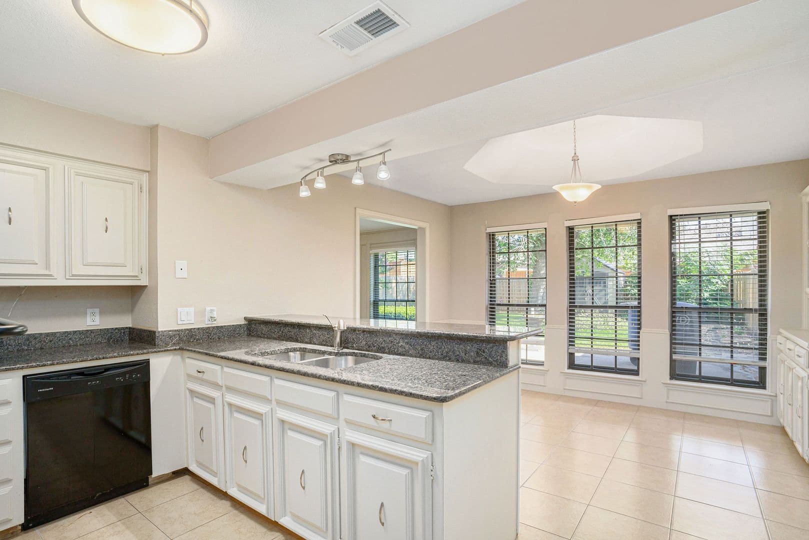 Allen House: 802 Pebblebrook Drive