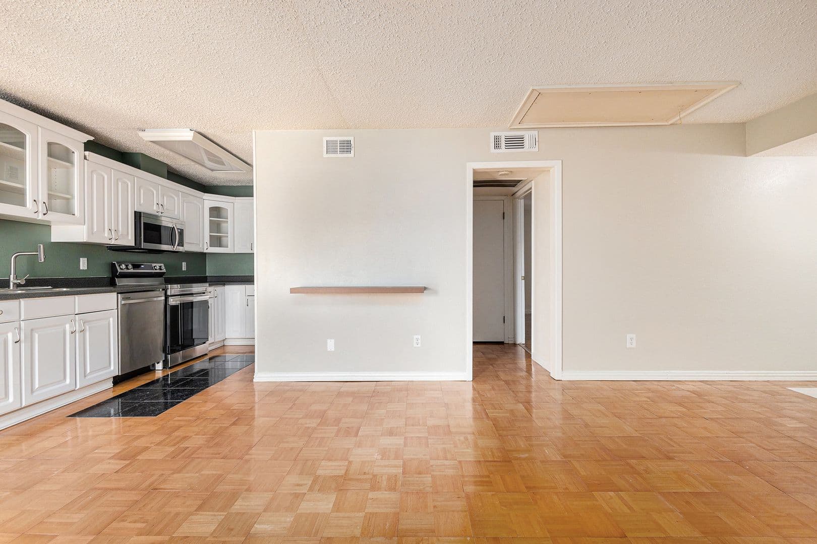 Dallas House: 12806 Midway Rd #2029
