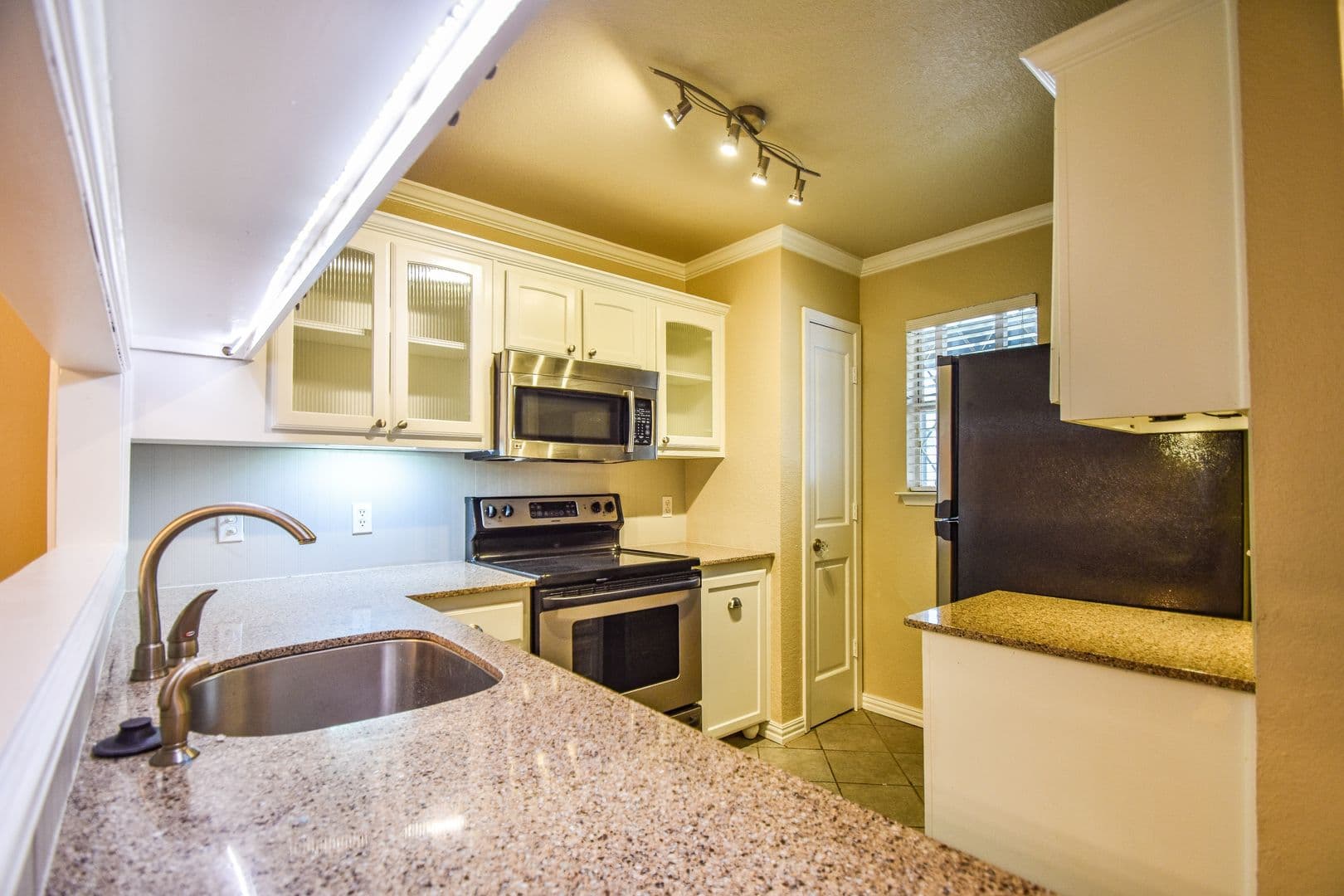 Euless House: 87 Winchester Drive