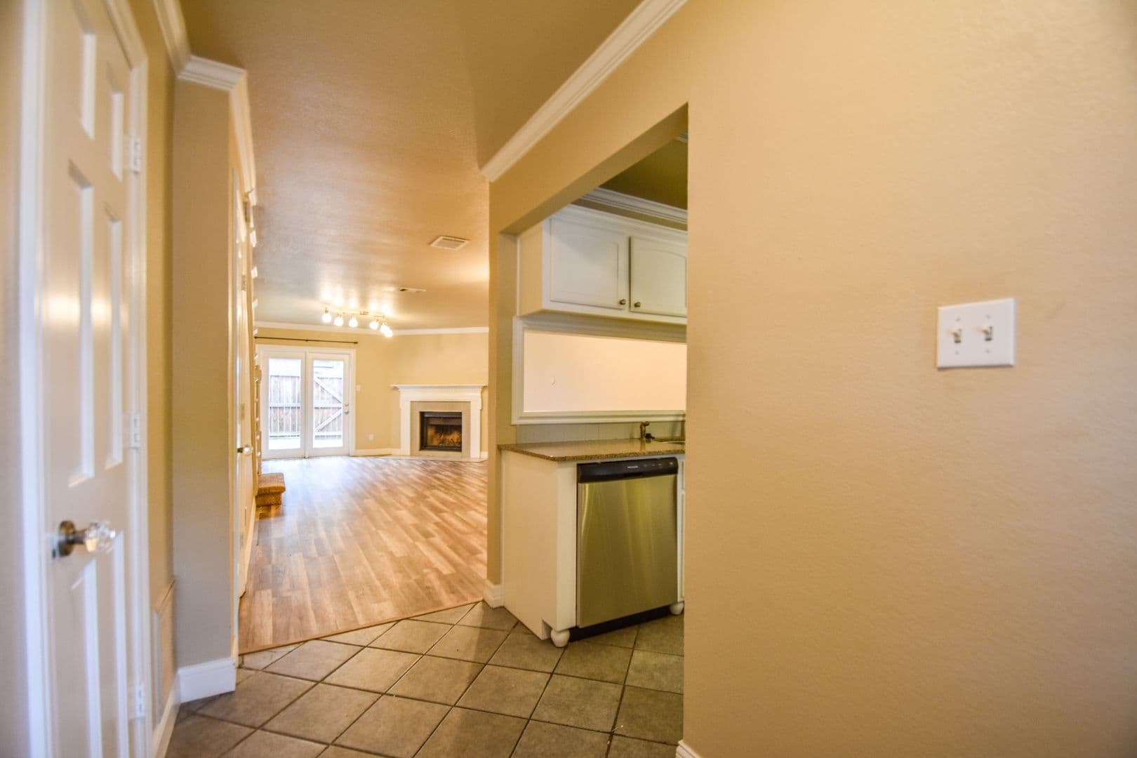Euless House: 87 Winchester Drive