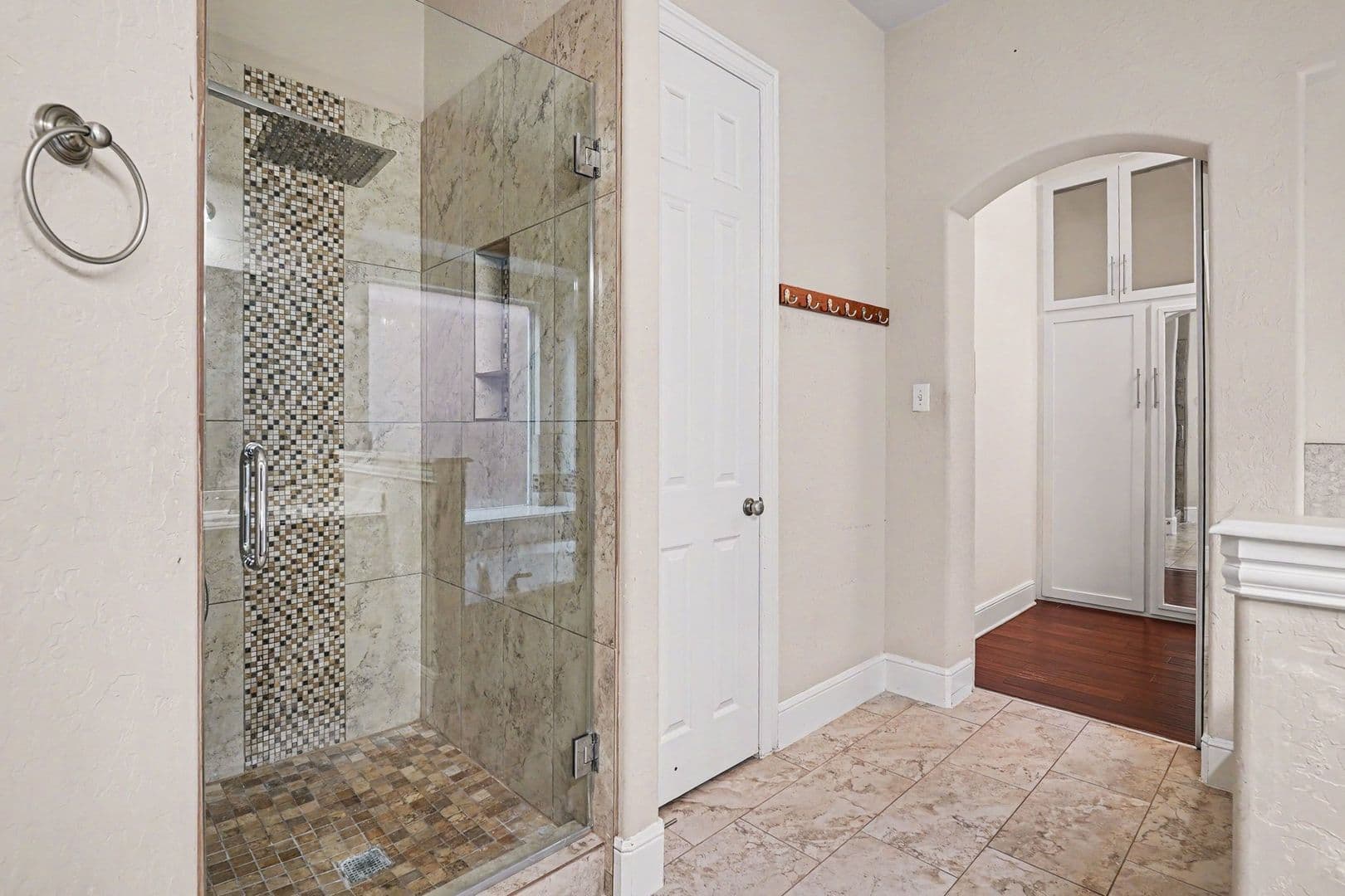 Irving House: 1344 Valley Vista Dr