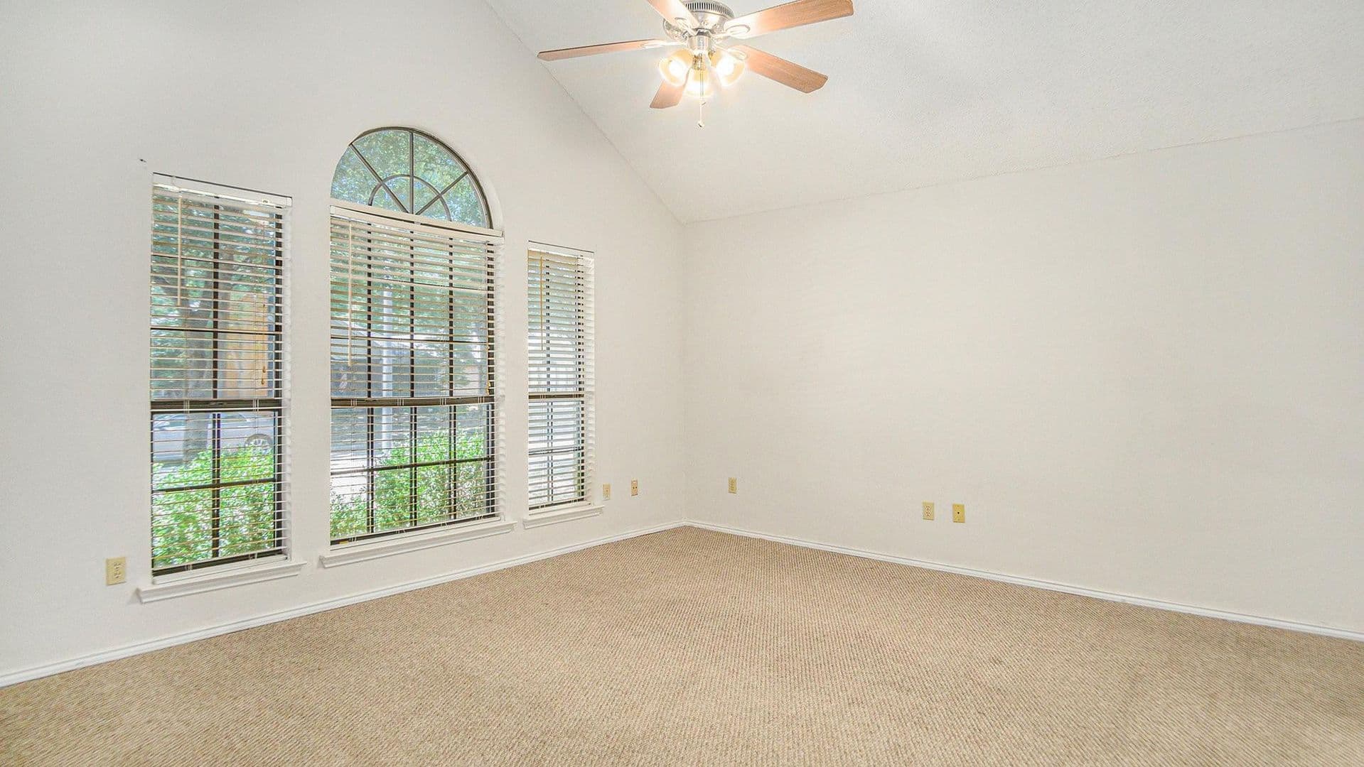 Fort Worth House: 6908 Bentley Ave