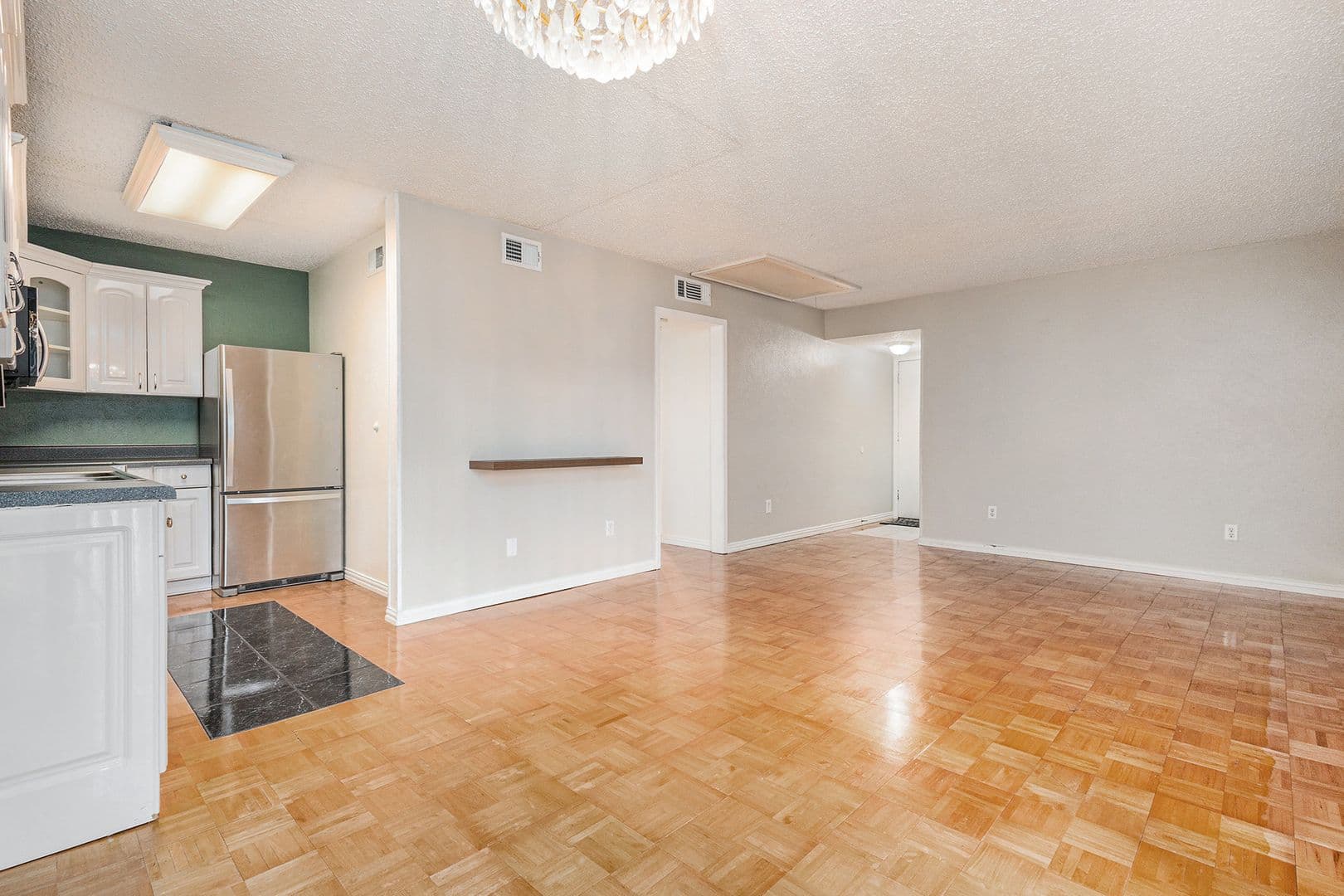 Dallas House: 12806 Midway Rd #2029