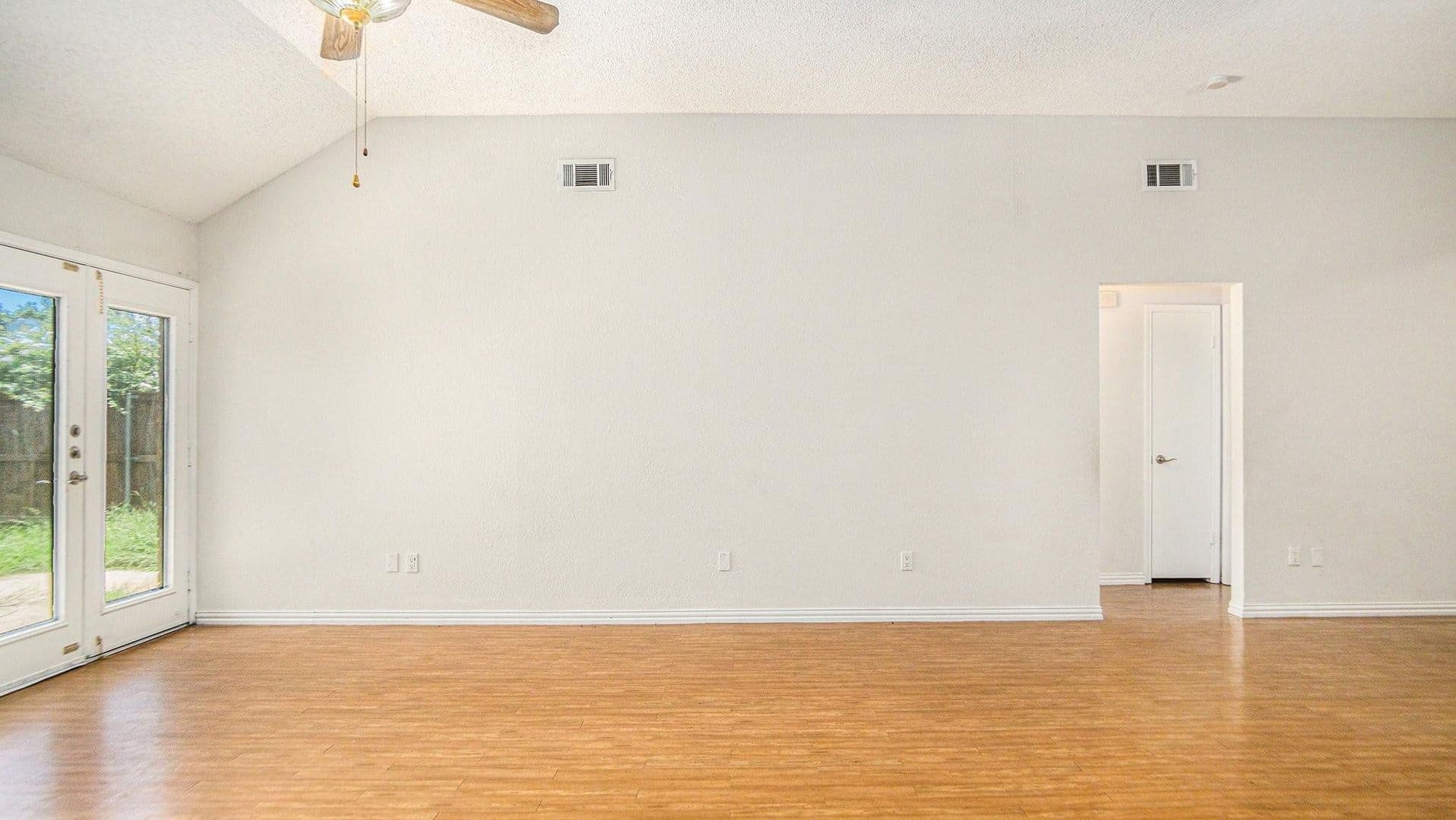 Fort Worth House: 6908 Bentley Ave