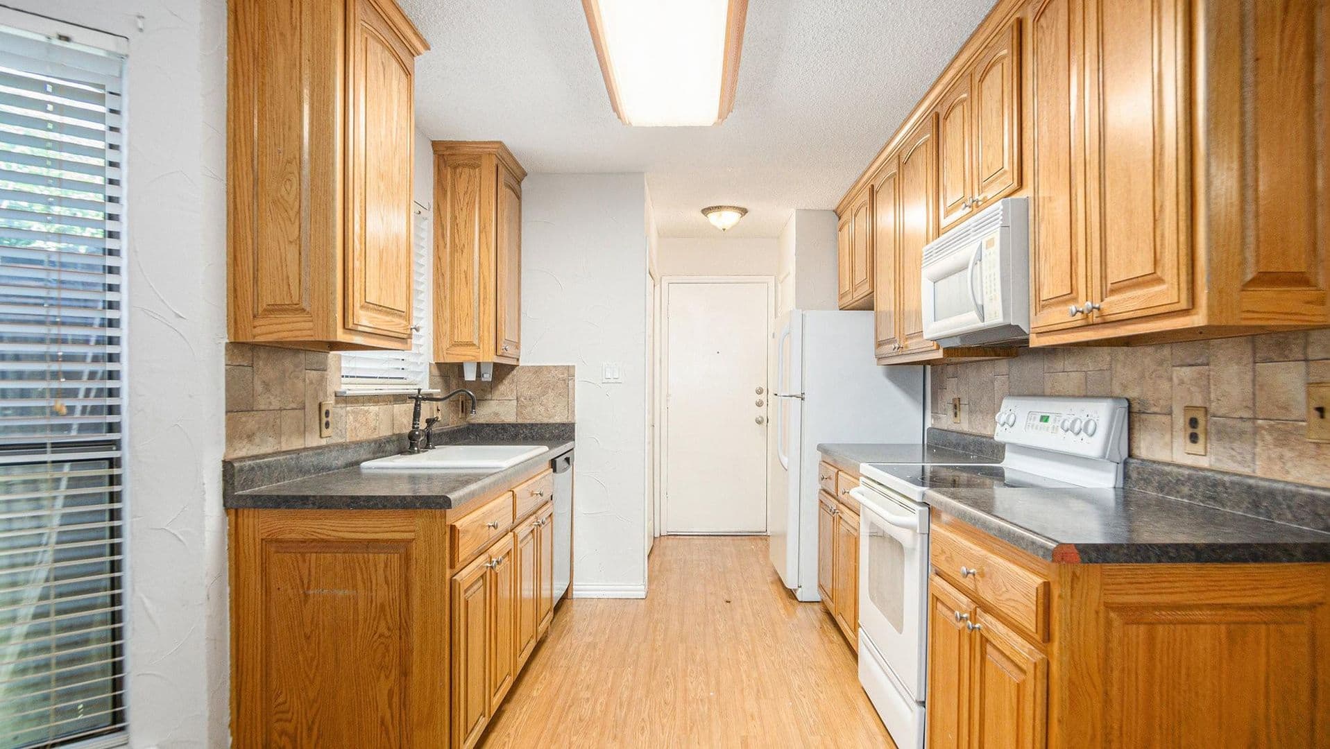 Fort Worth House: 6908 Bentley Ave