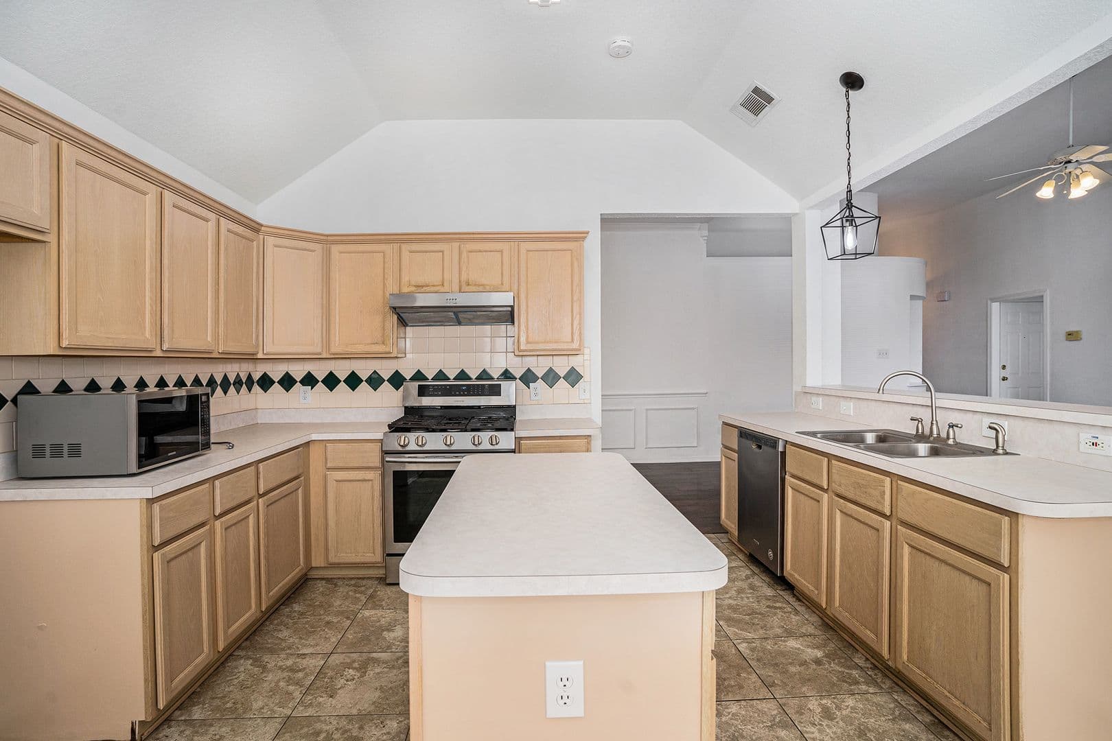Arlington House: 4712 Shorewood Drive