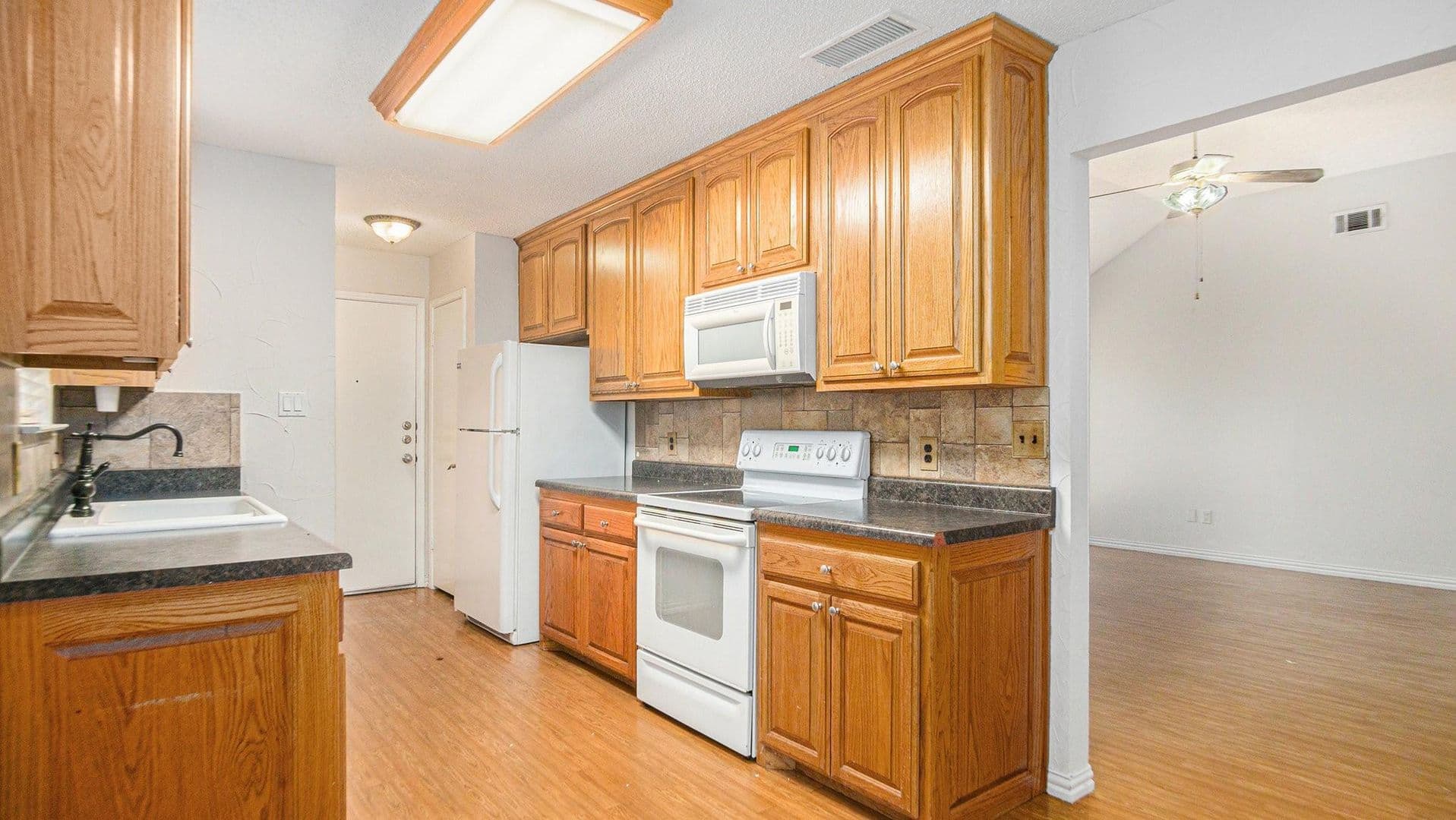 Fort Worth House: 6908 Bentley Ave