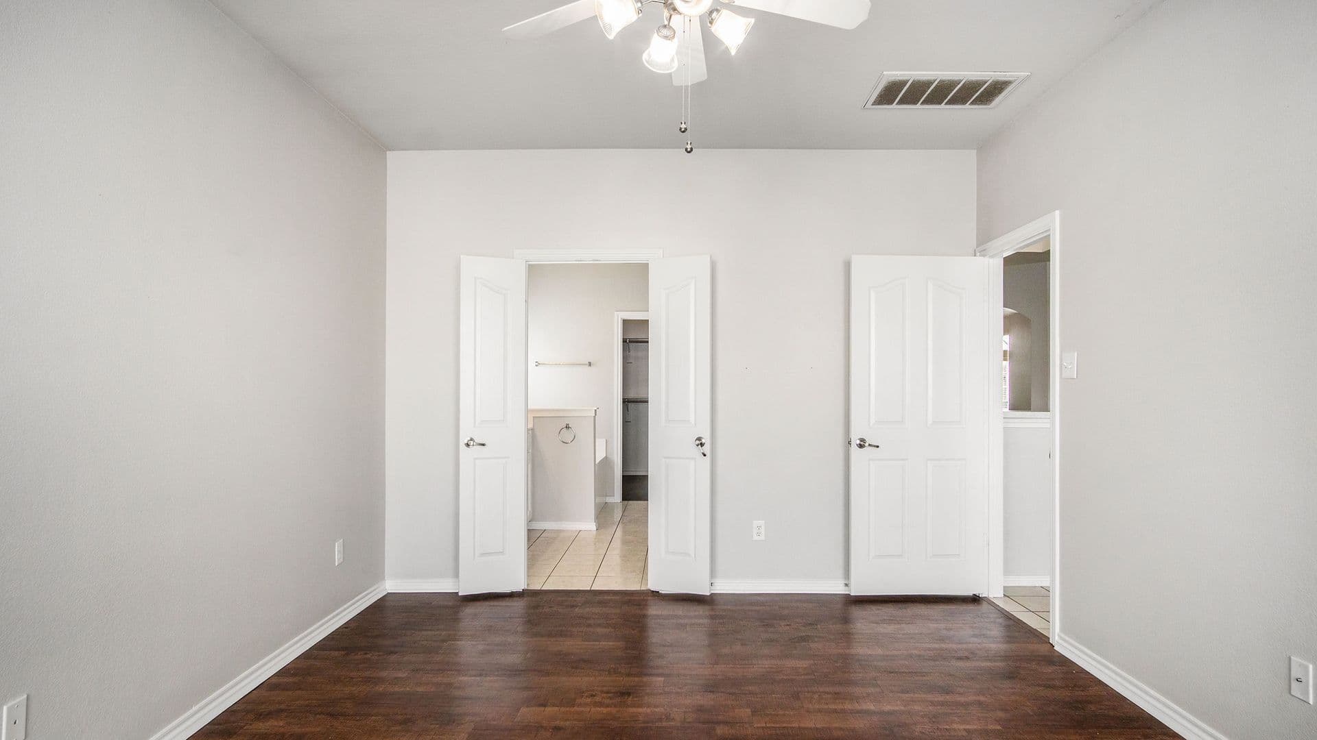 Fort Worth House: 6036 Horse Trap Drive