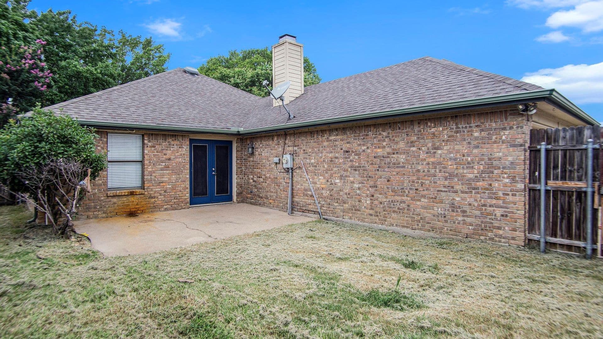 Fort Worth House: 6908 Bentley Ave